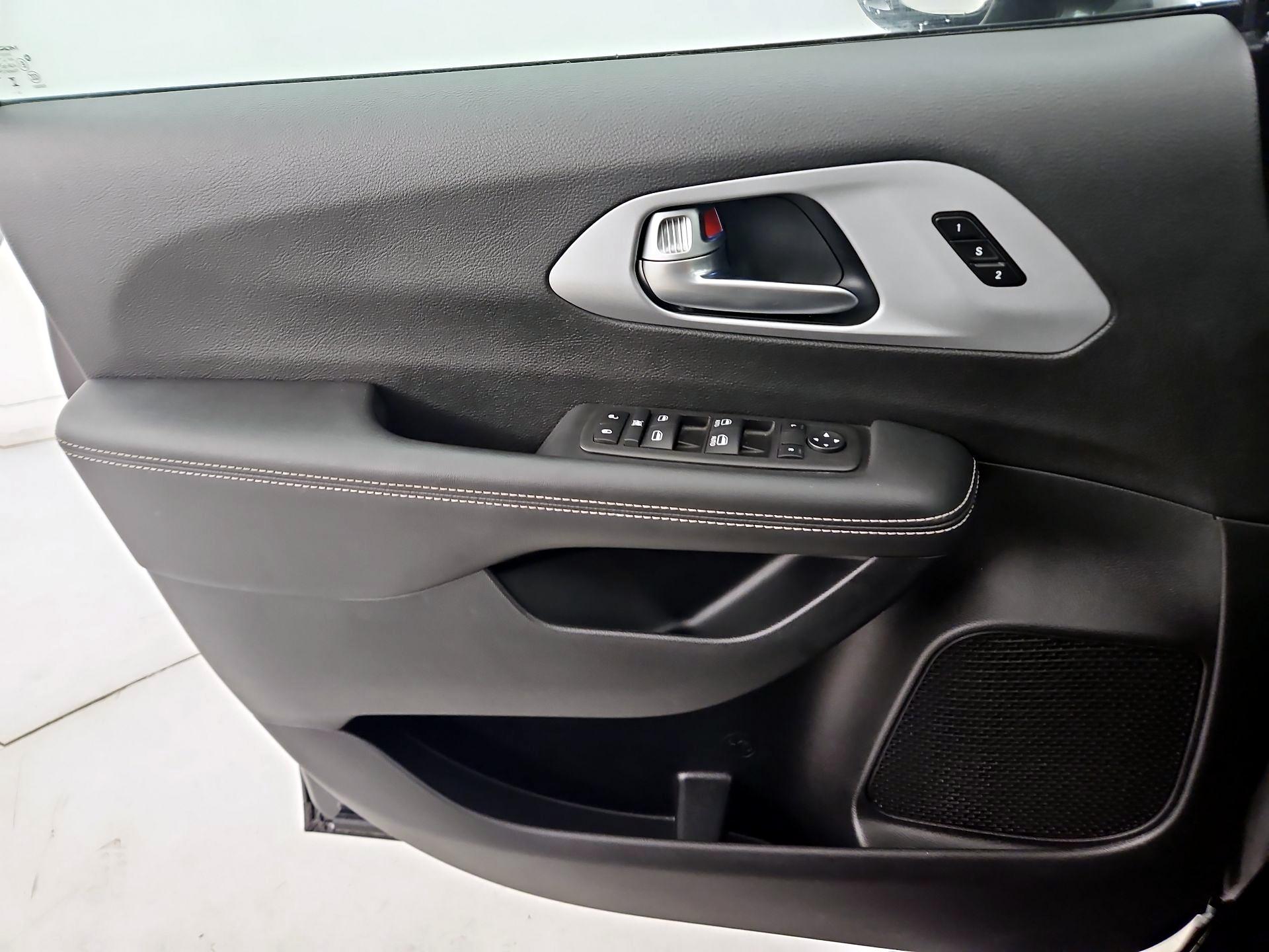 Thumbnail: 2024 Chrysler Pacifica - 12