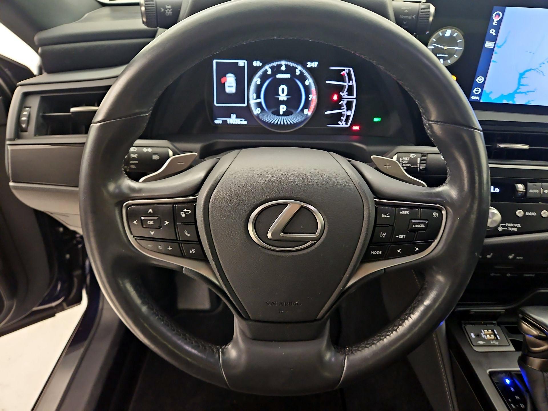 Thumbnail: 2022 Lexus ES - 10