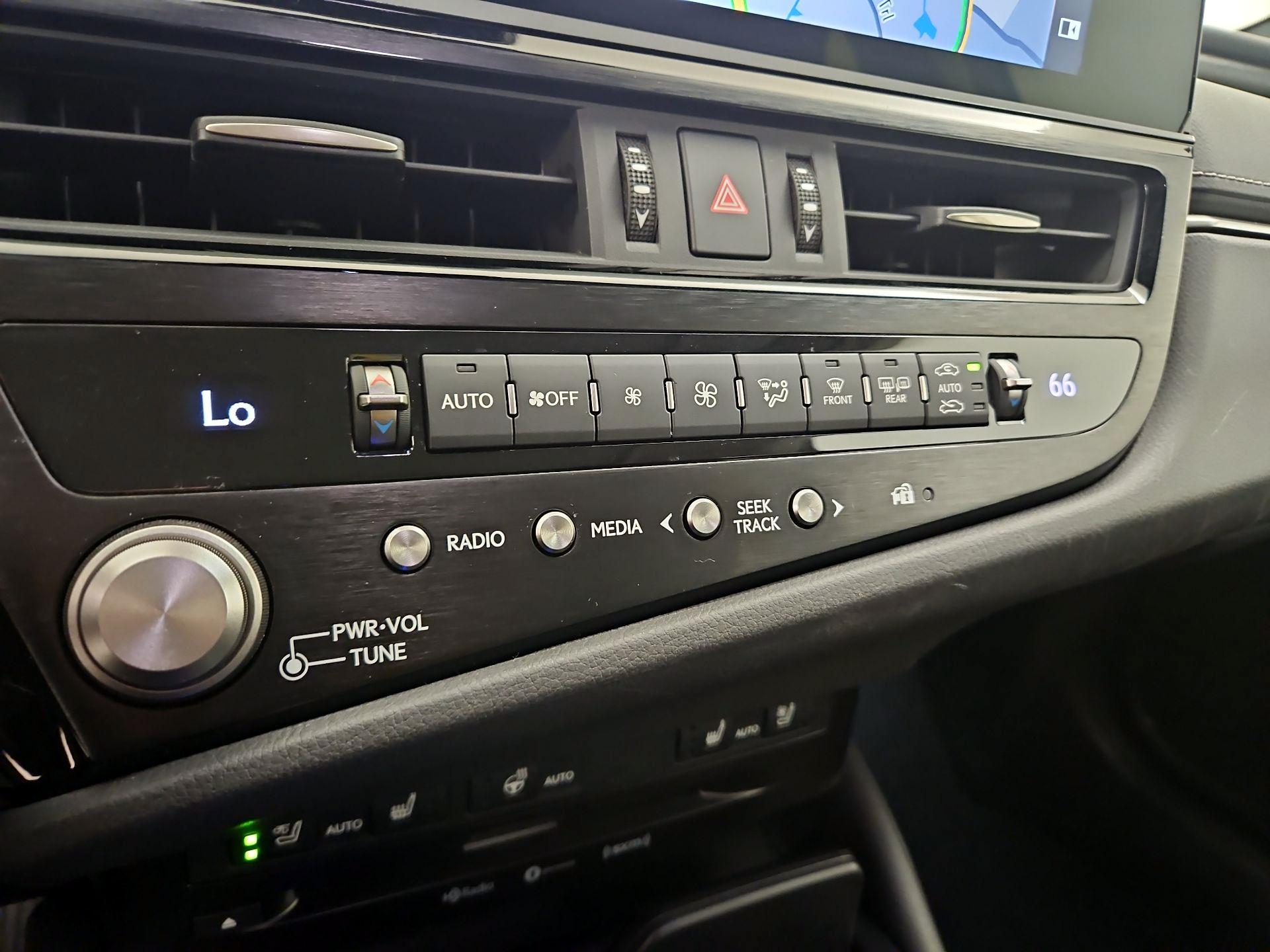 Thumbnail: 2022 Lexus ES - 16