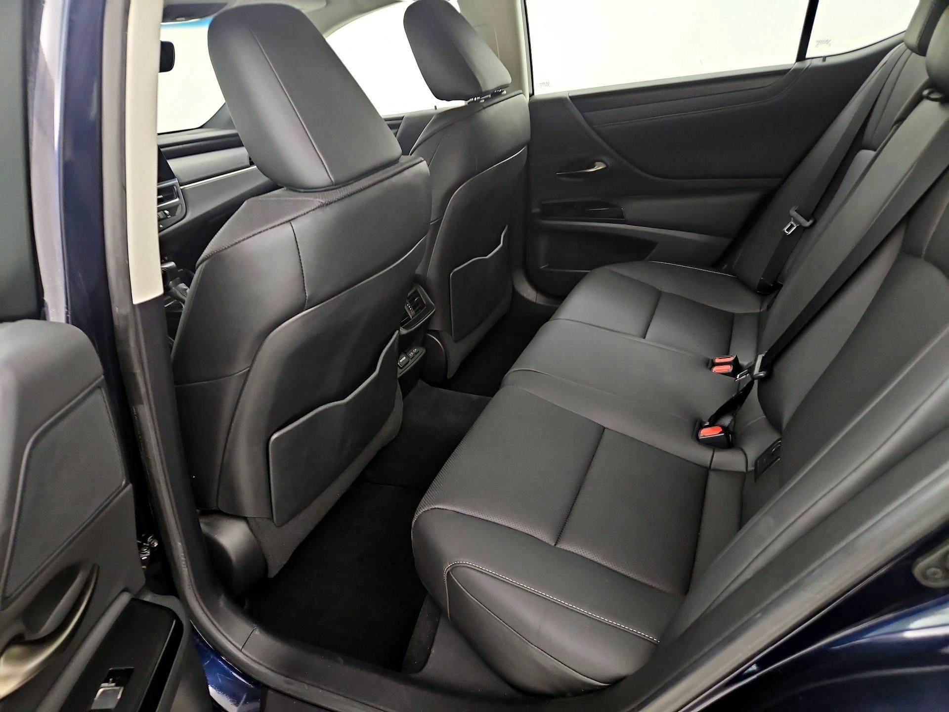 Thumbnail: 2022 Lexus ES - 20