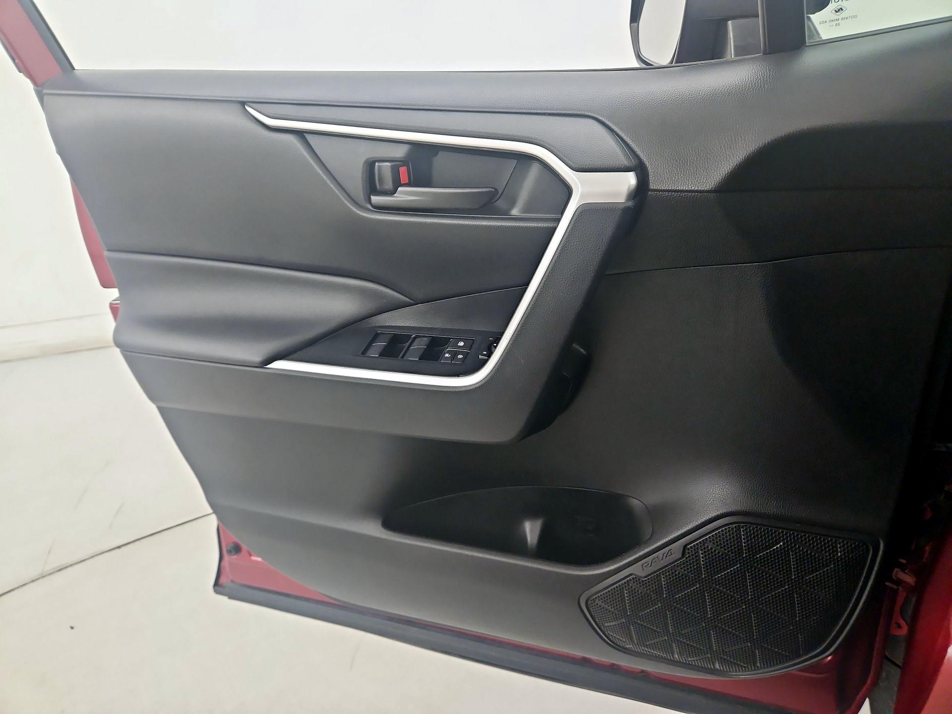 Thumbnail: 2021 Toyota RAV4 - 12