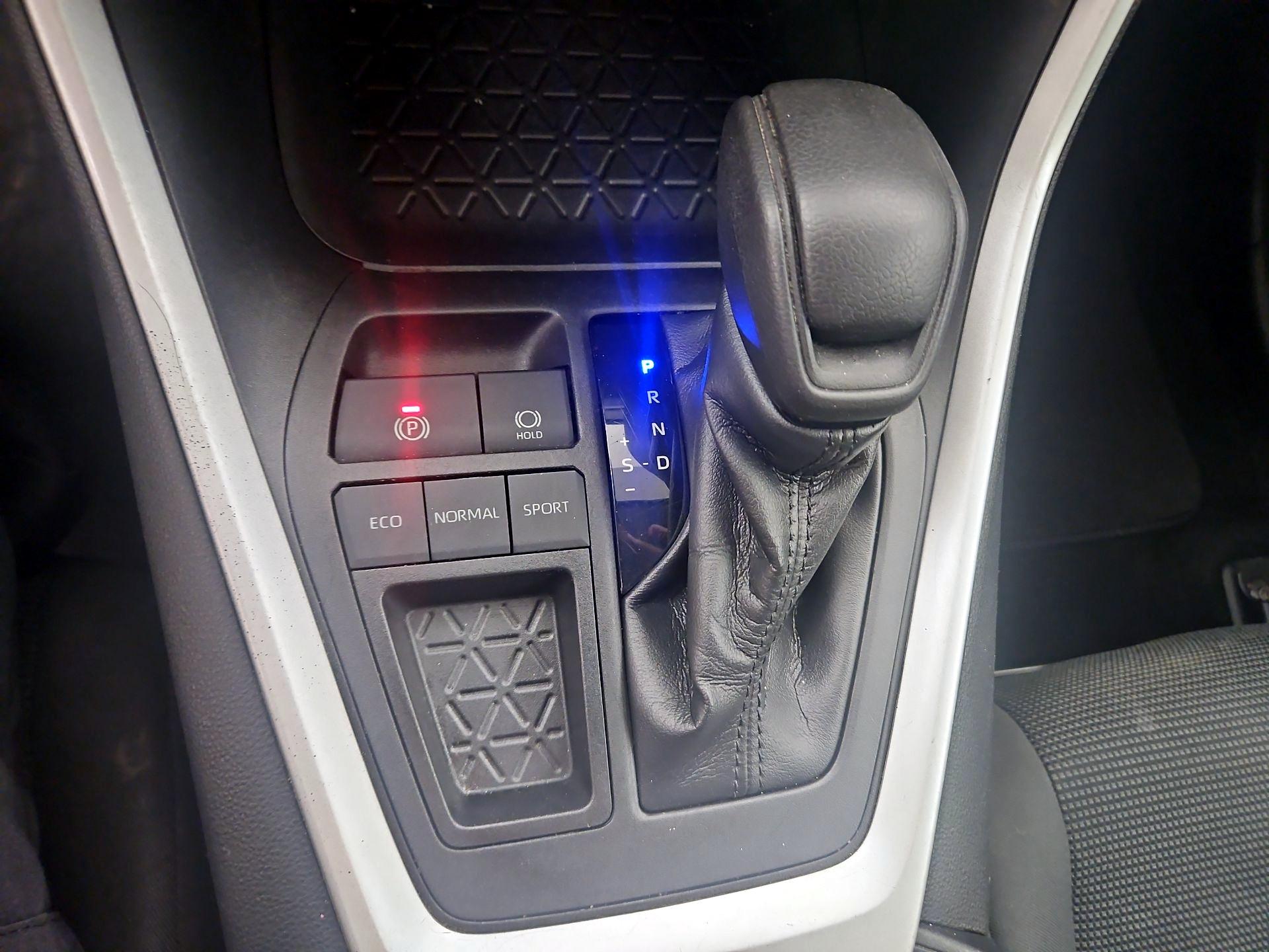 Thumbnail: 2021 Toyota RAV4 - 17