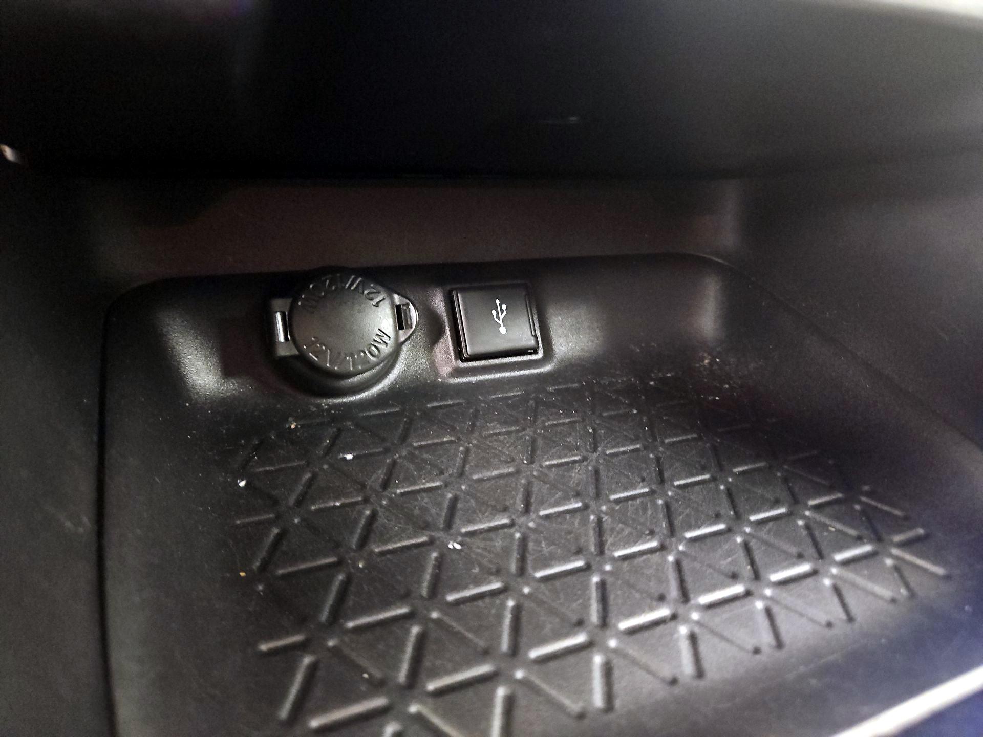 Thumbnail: 2021 Toyota RAV4 - 18