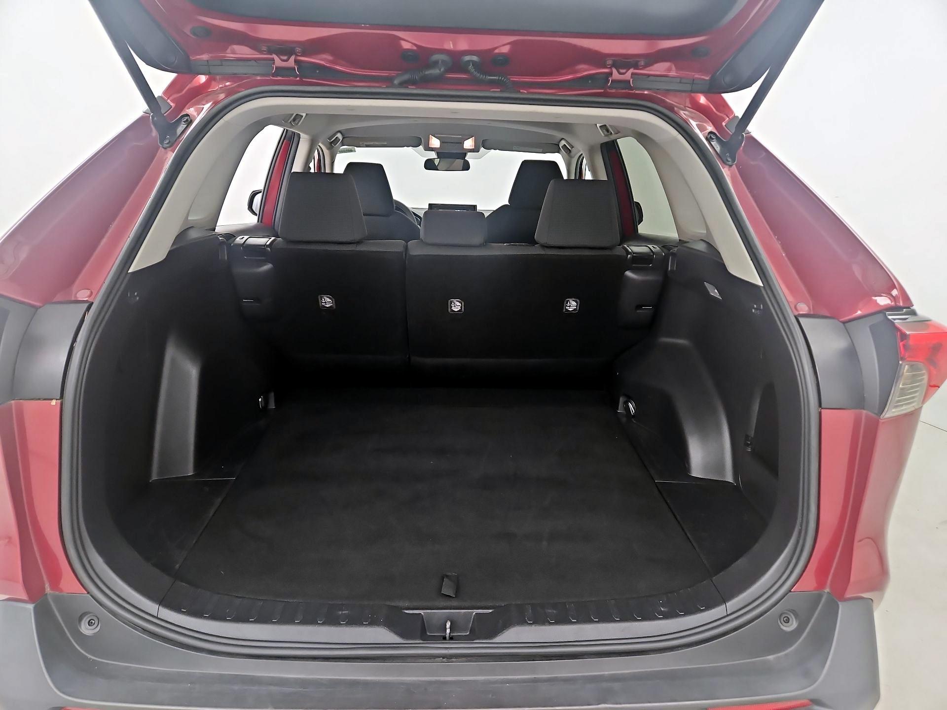 Thumbnail: 2021 Toyota RAV4 - 20