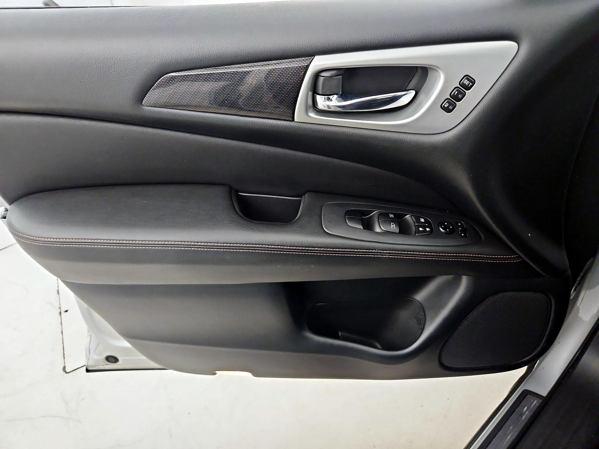 Thumbnail: 2020 Nissan Pathfinder - 12