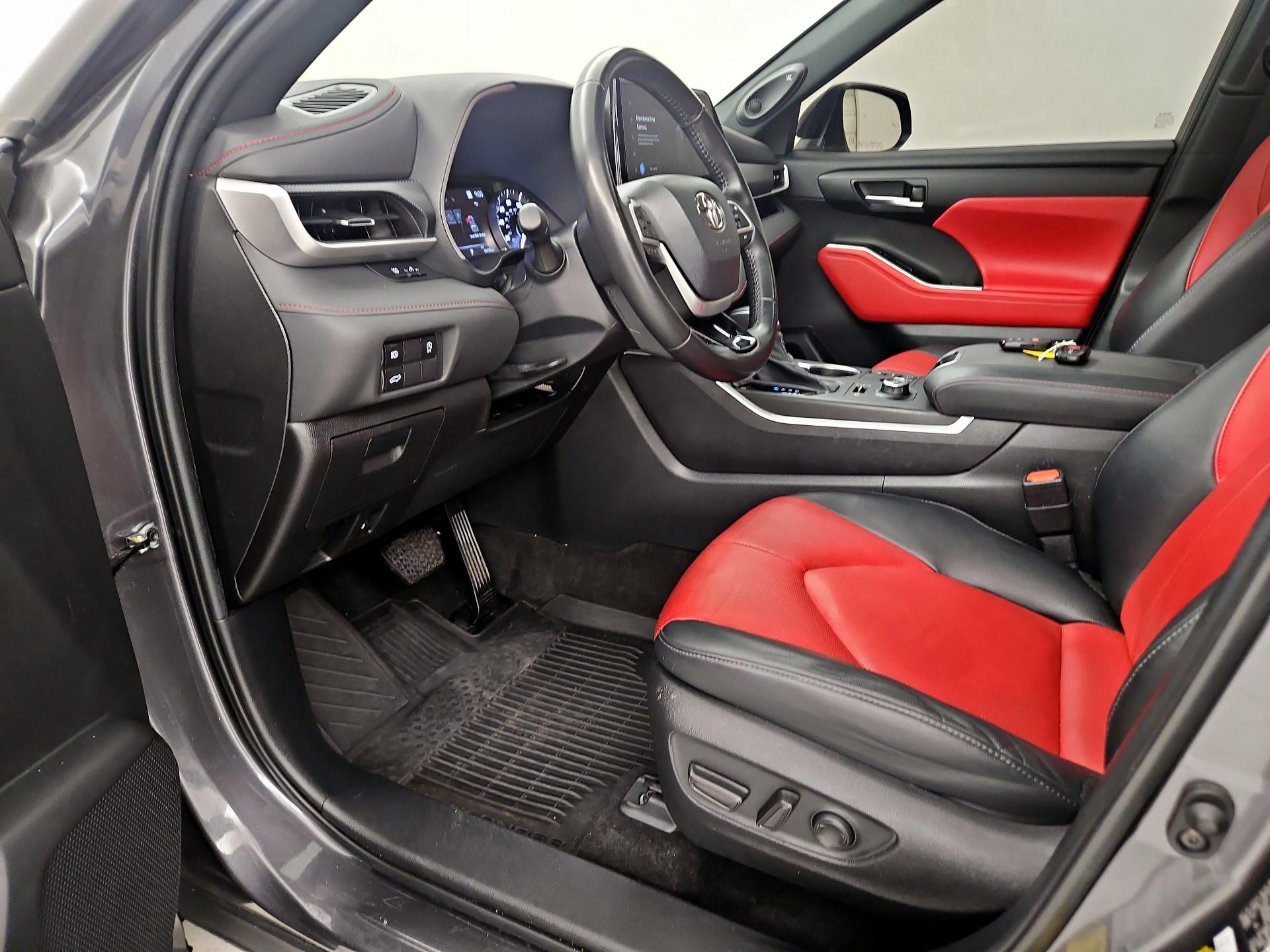 Thumbnail: 2023 Toyota Highlander - 11