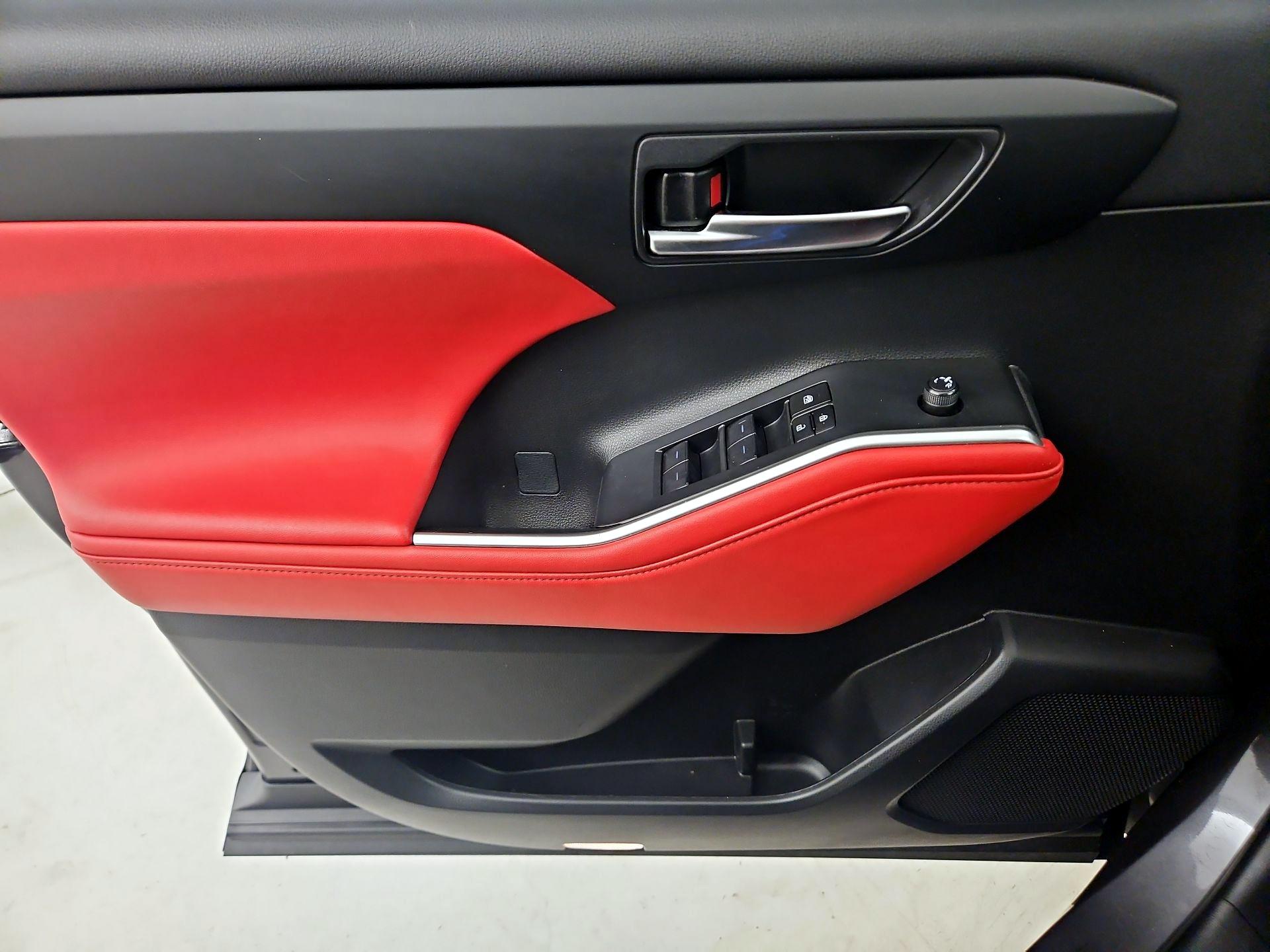 Thumbnail: 2023 Toyota Highlander - 12