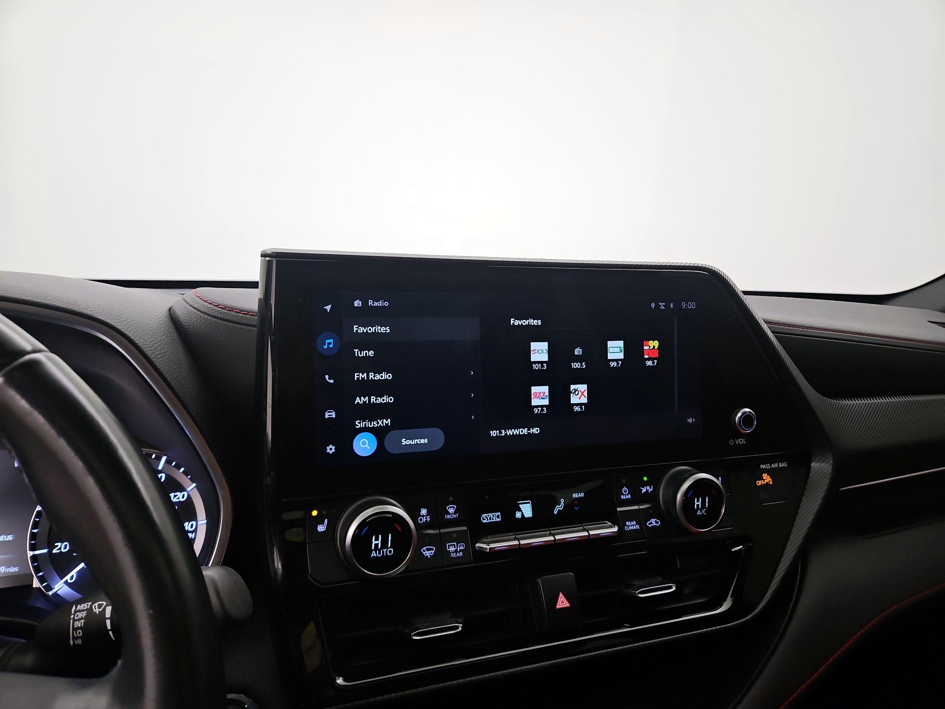 Thumbnail: 2023 Toyota Highlander - 15