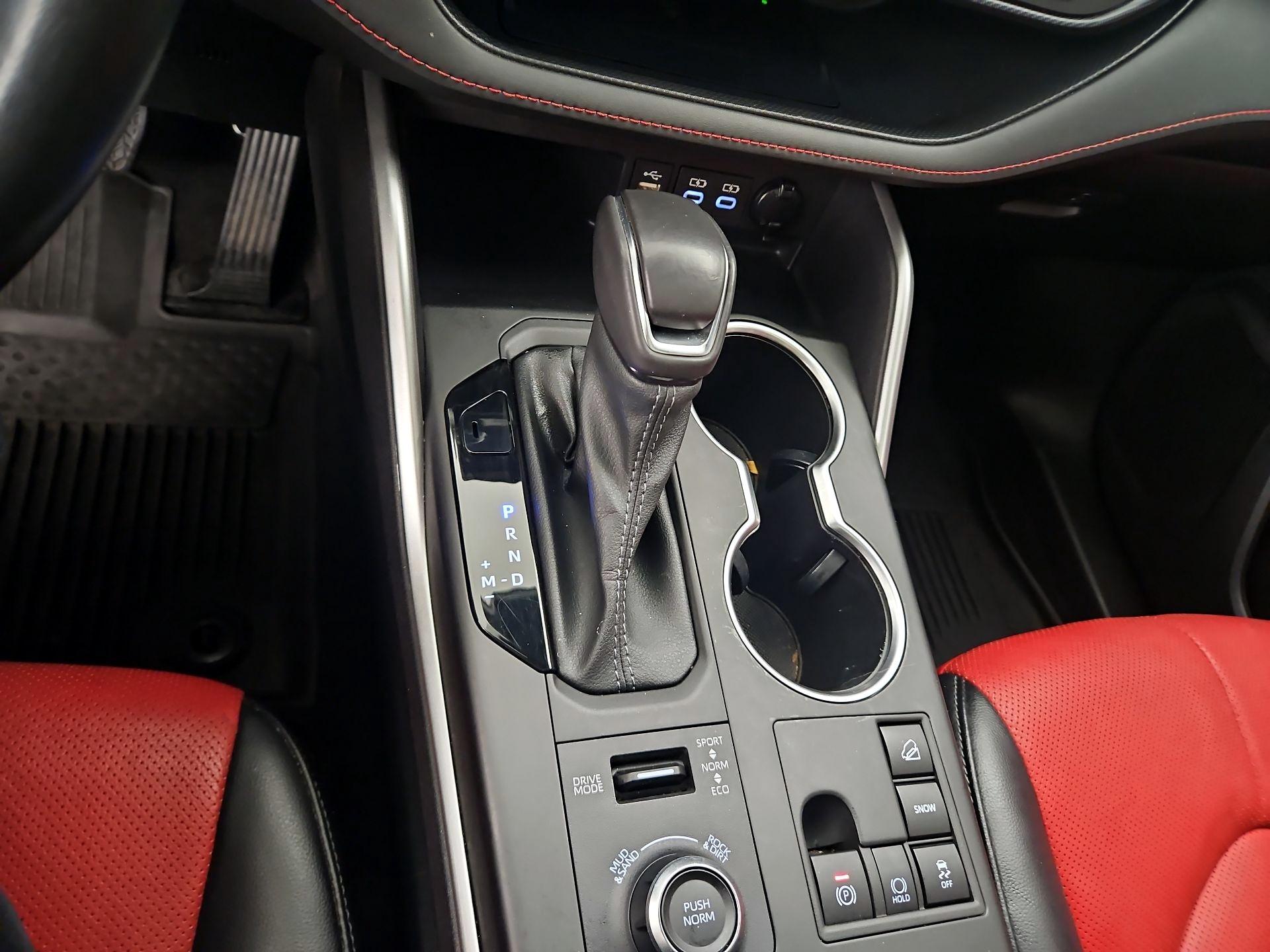 Thumbnail: 2023 Toyota Highlander - 17