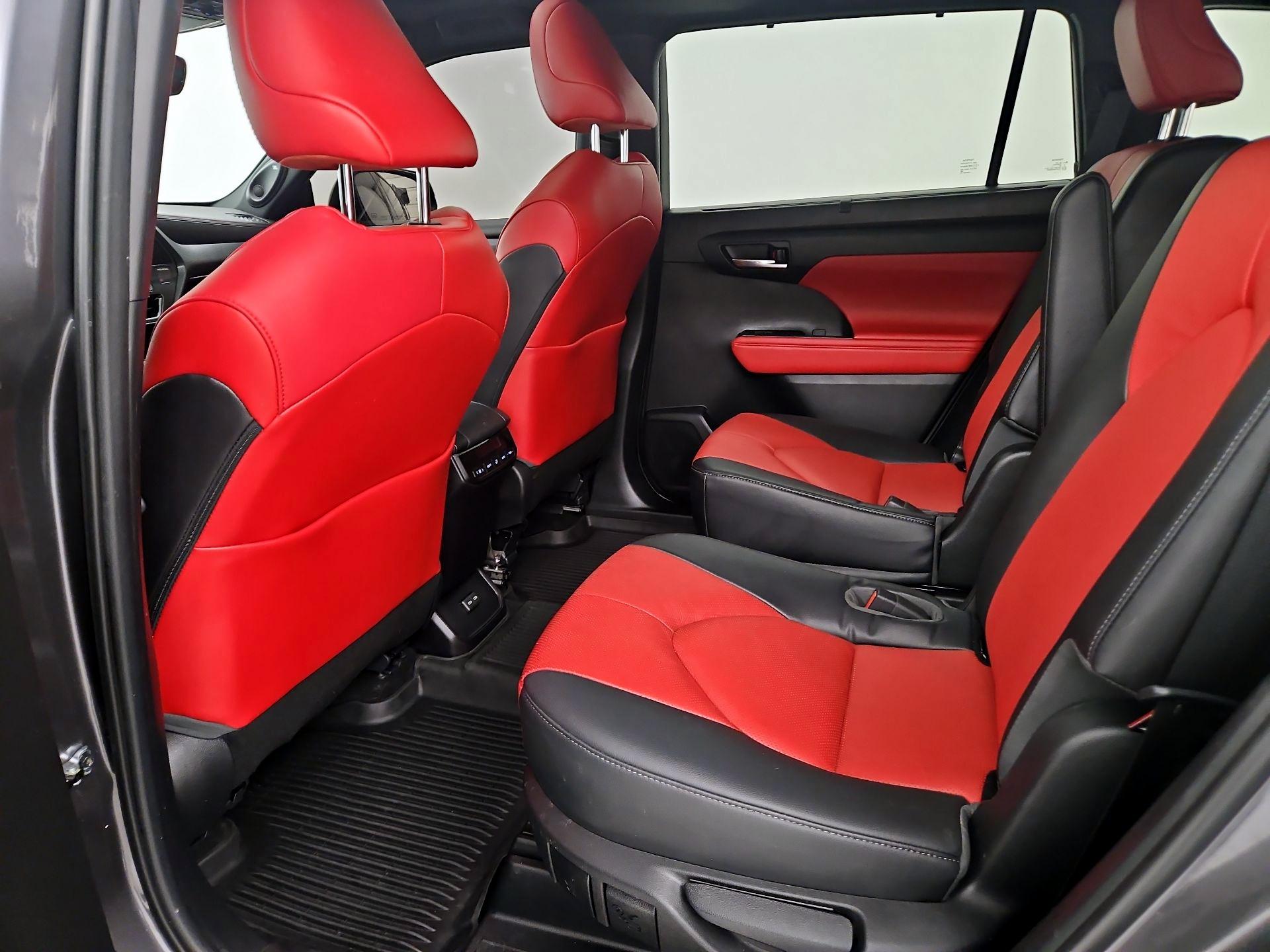 Thumbnail: 2023 Toyota Highlander - 20