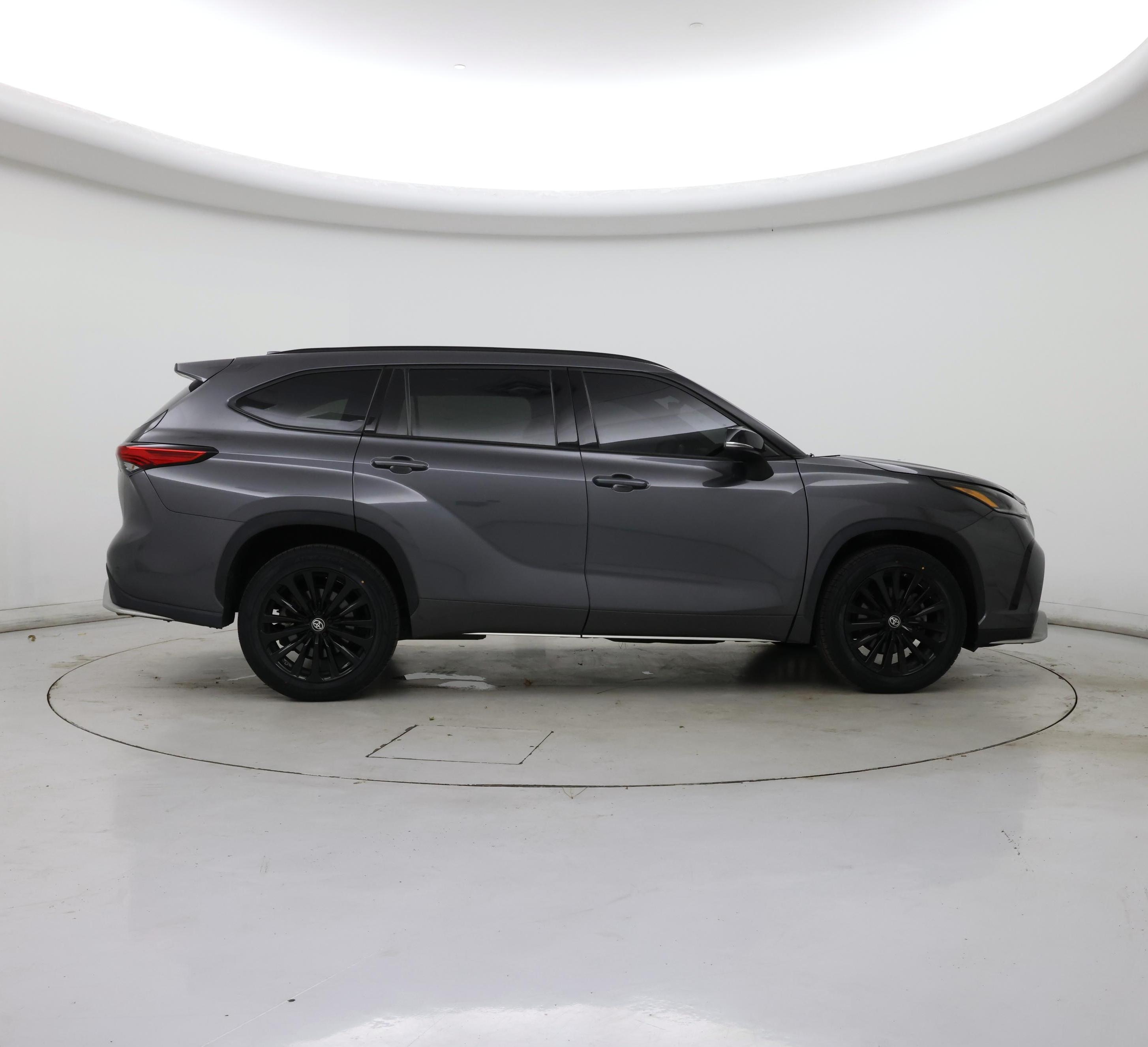 Thumbnail: 2023 Toyota Highlander - 7