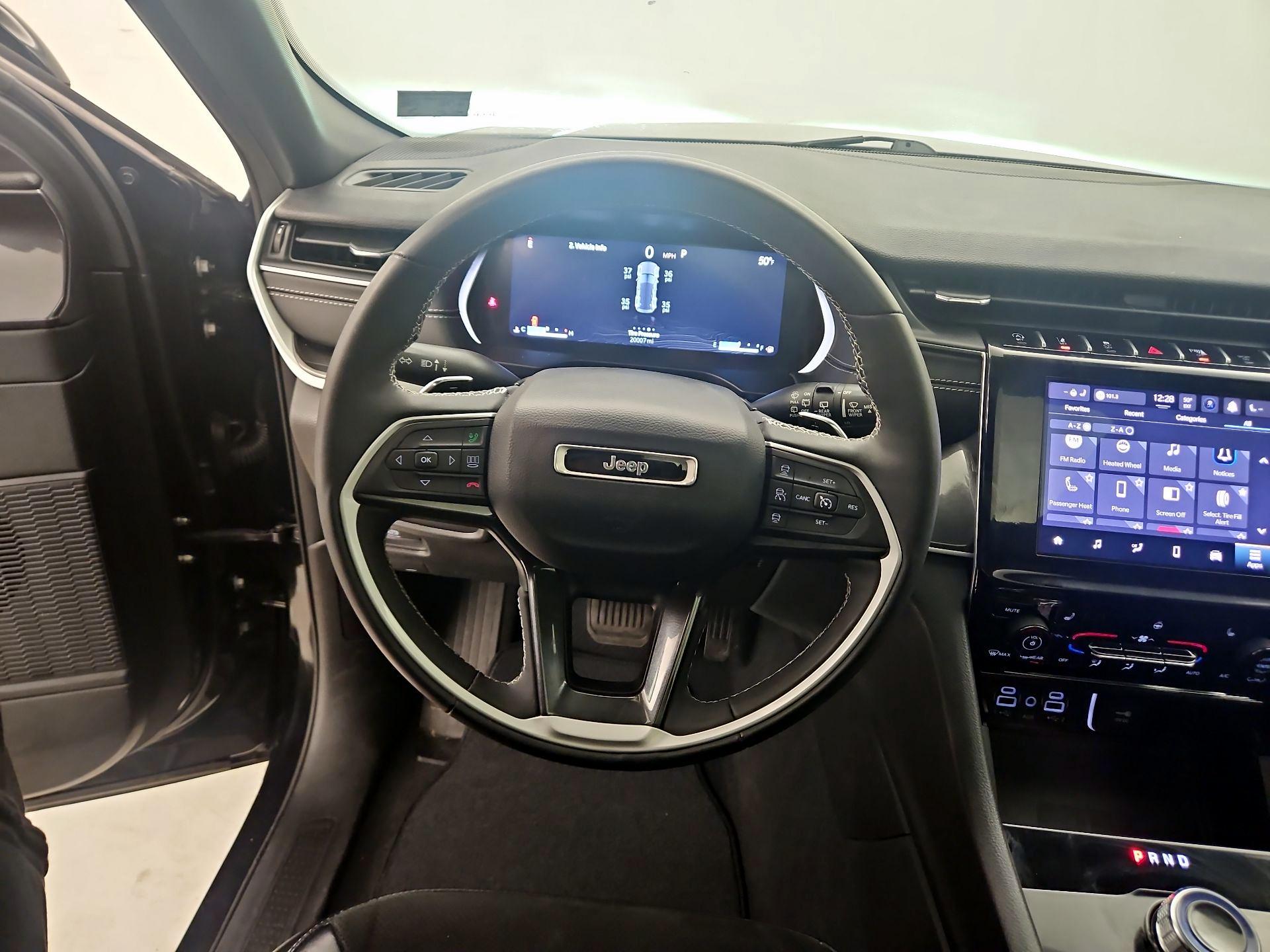 Thumbnail: 2023 Jeep Grand Cherokee - 10