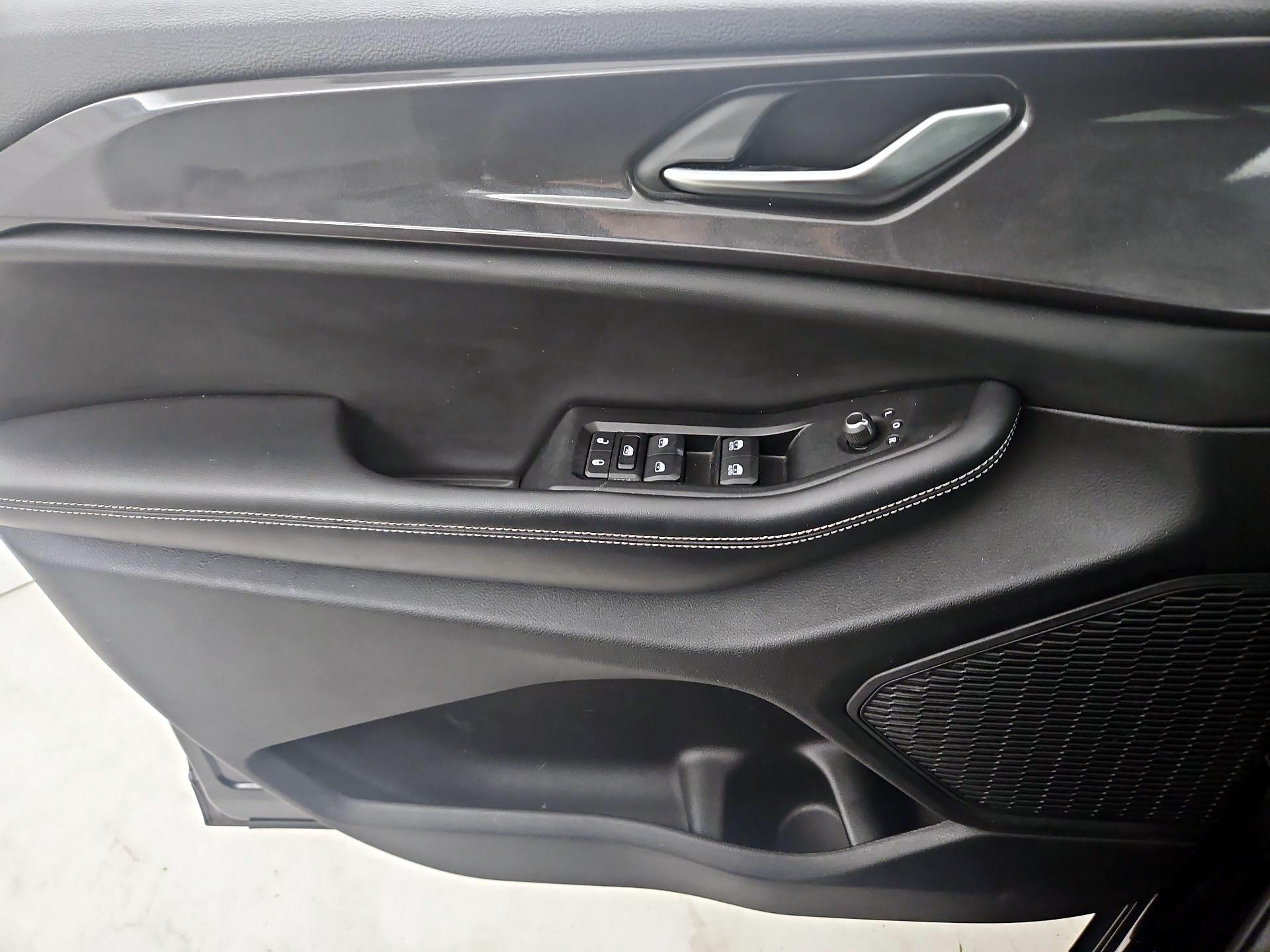 Thumbnail: 2023 Jeep Grand Cherokee - 12