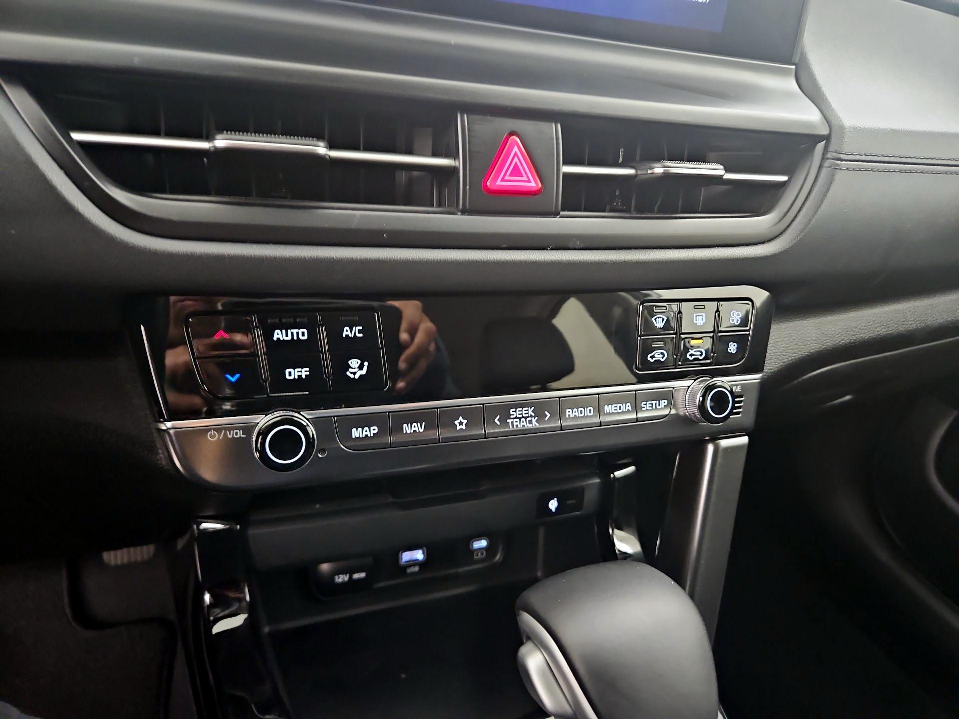 Thumbnail: 2024 Kia Seltos - 16