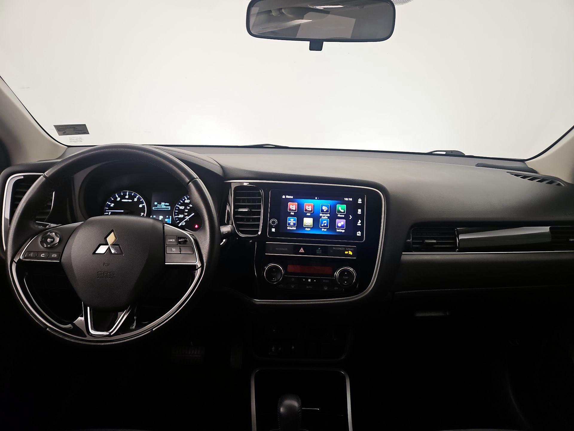 Thumbnail: 2019 Mitsubishi Outlander - 9