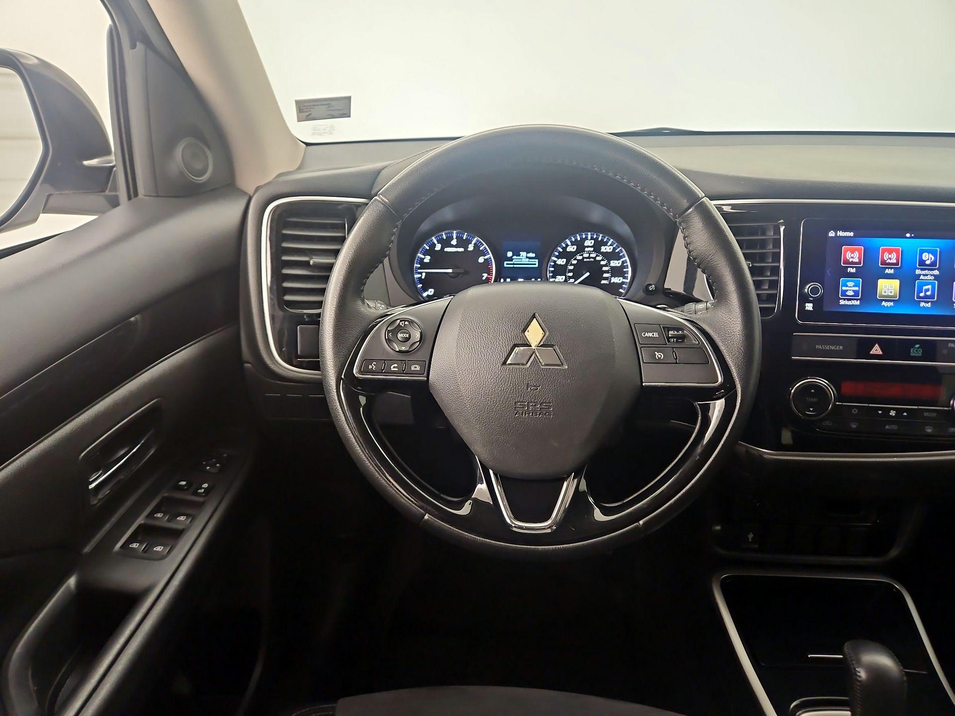 Thumbnail: 2019 Mitsubishi Outlander - 10