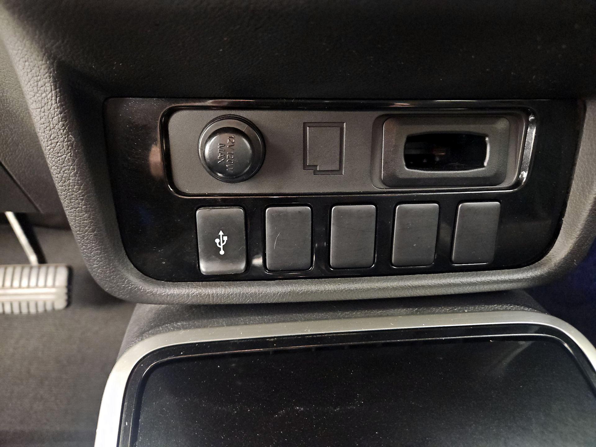 Thumbnail: 2019 Mitsubishi Outlander - 18