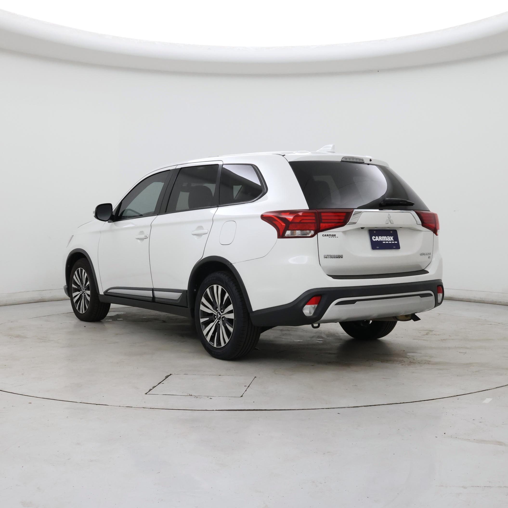 Thumbnail: 2019 Mitsubishi Outlander - 2