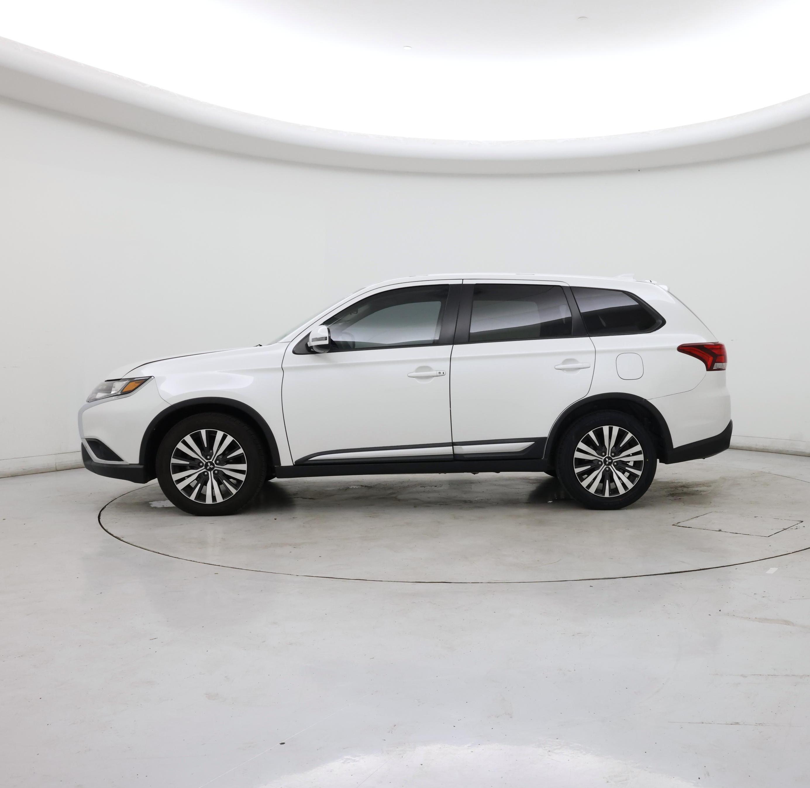 Thumbnail: 2019 Mitsubishi Outlander - 3