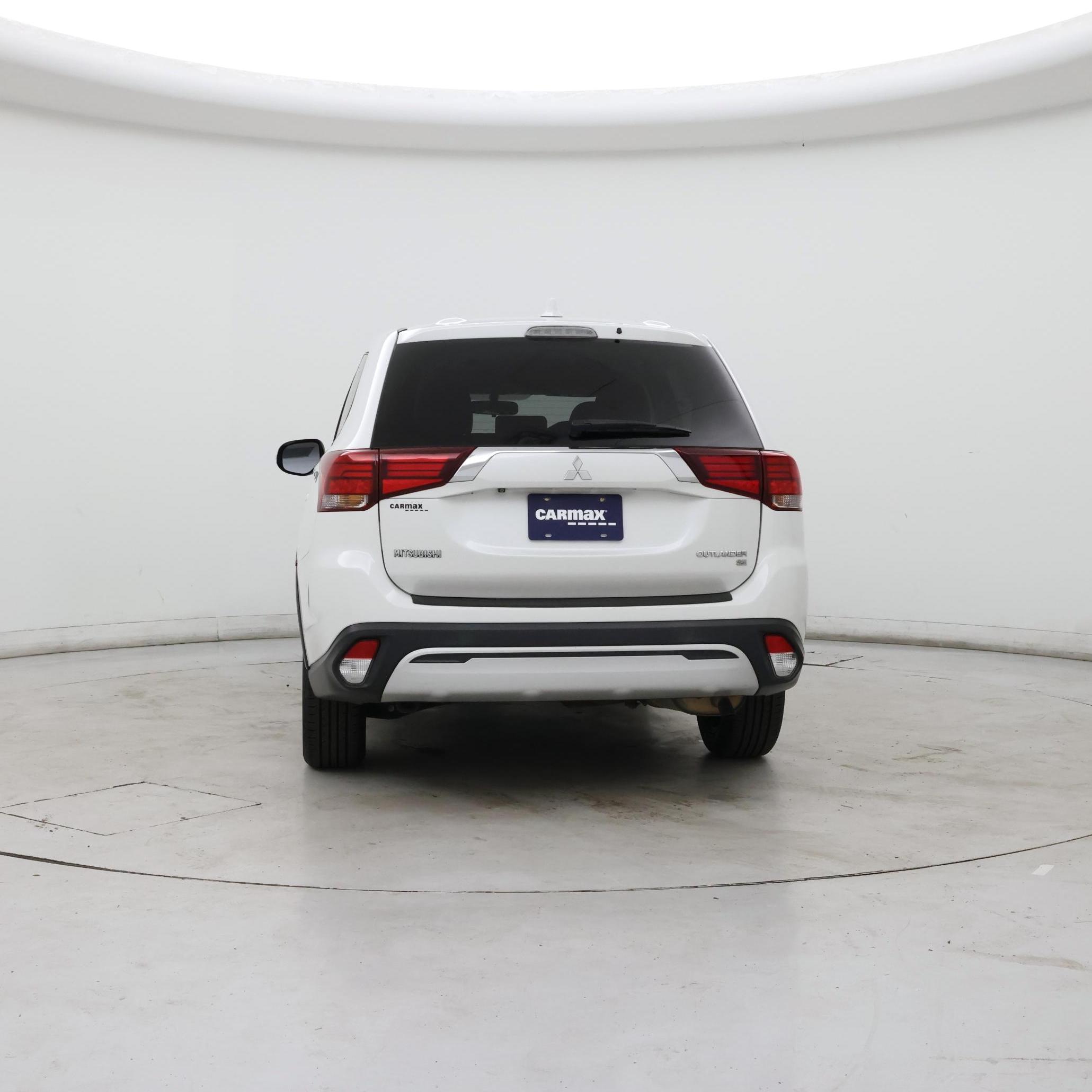 Thumbnail: 2019 Mitsubishi Outlander - 6