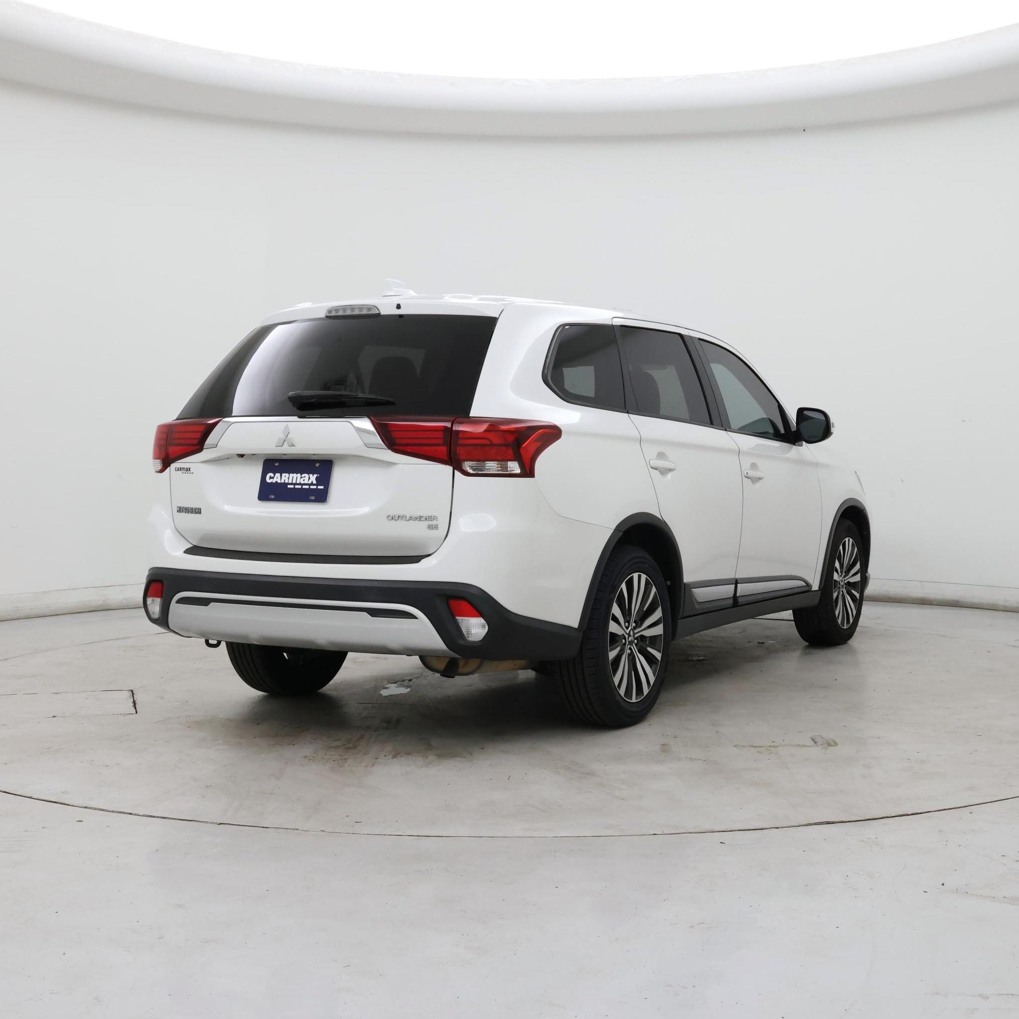 Thumbnail: 2019 Mitsubishi Outlander - 8