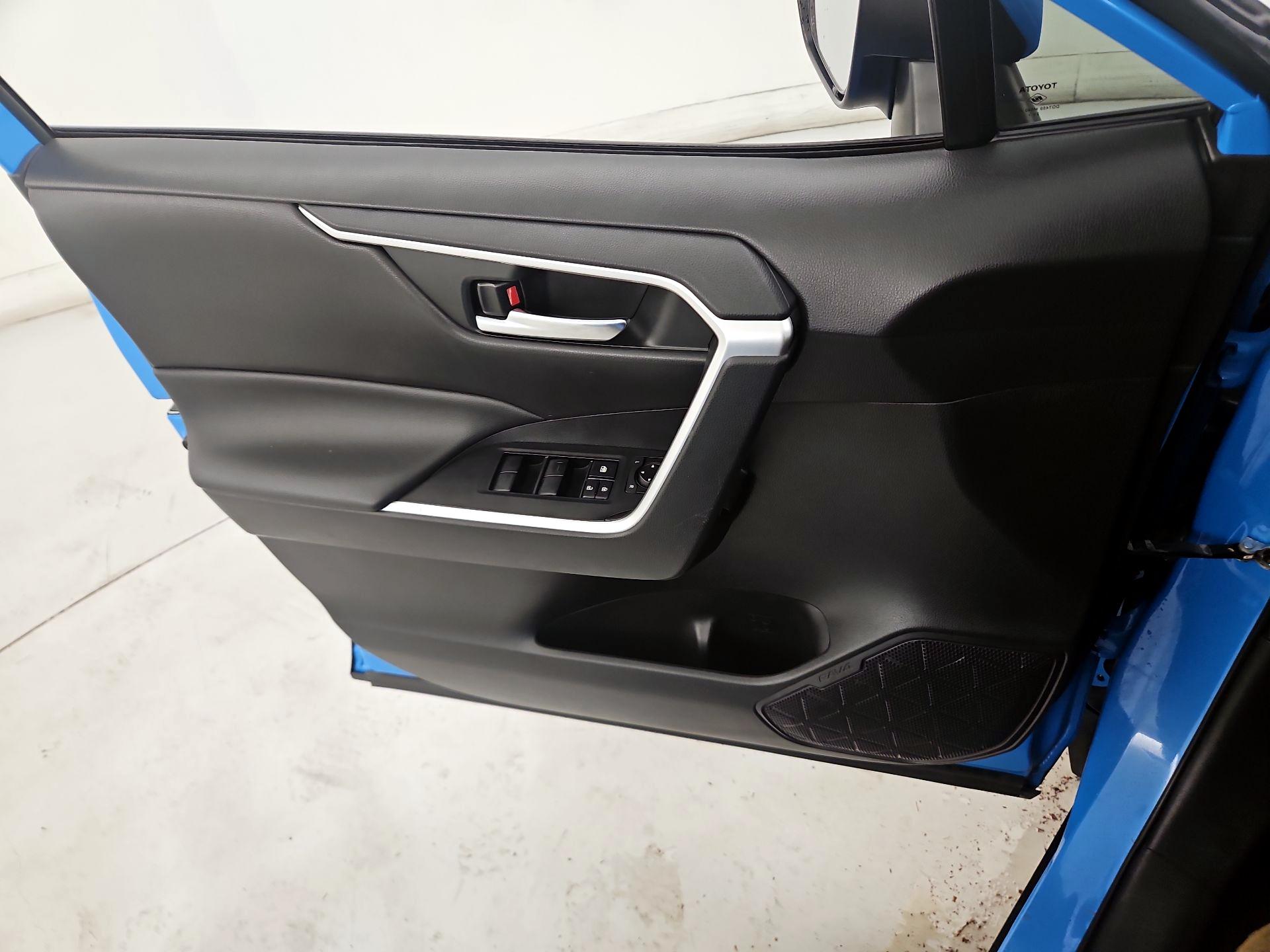 Thumbnail: 2021 Toyota RAV4 - 12