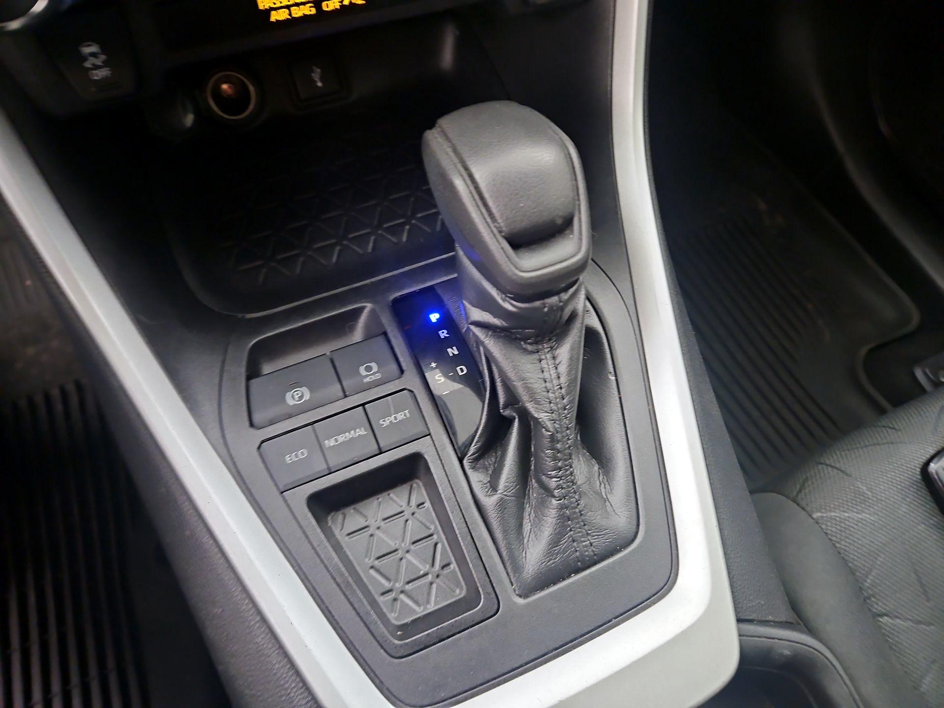 Thumbnail: 2021 Toyota RAV4 - 17