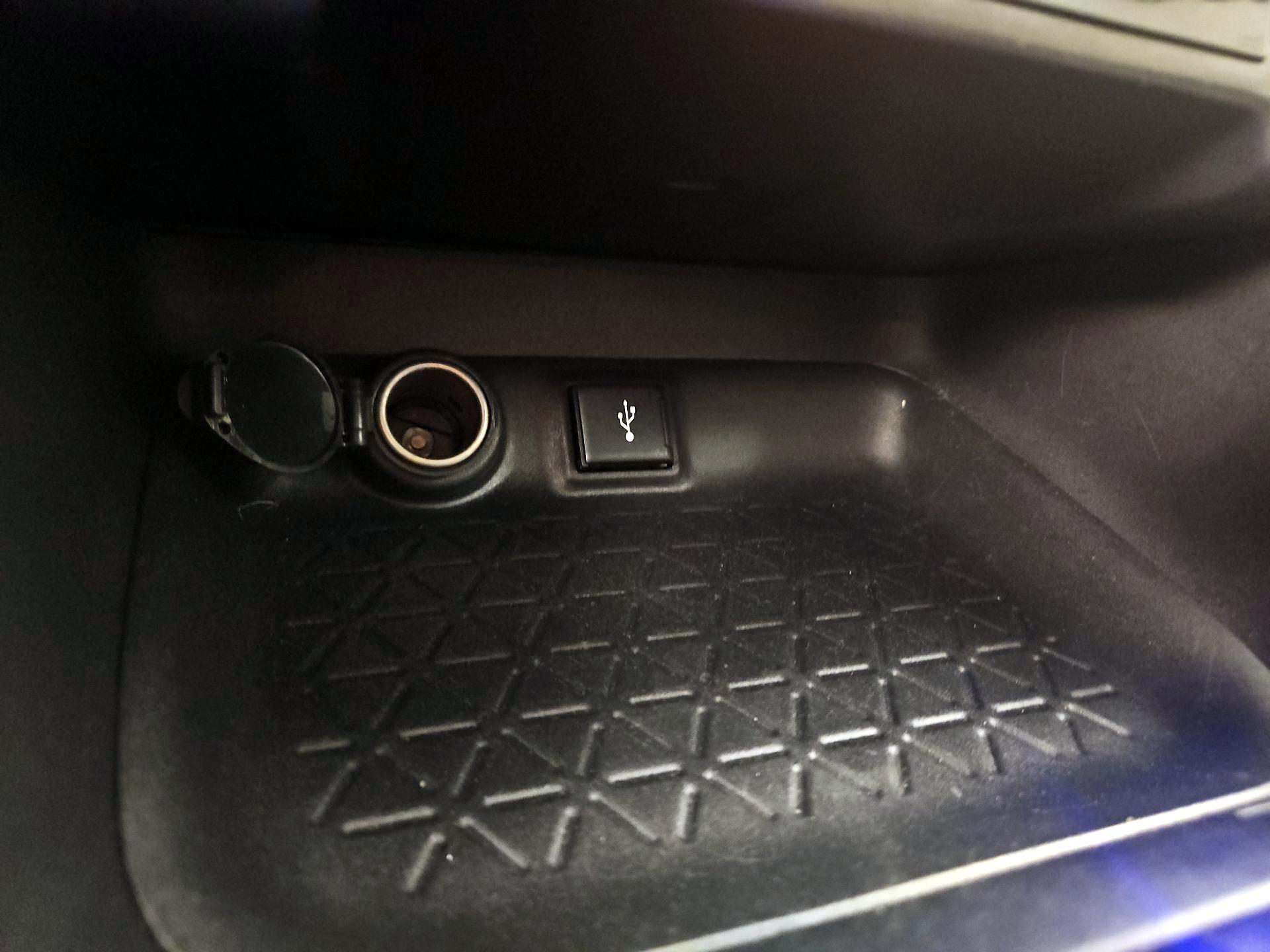 Thumbnail: 2021 Toyota RAV4 - 18