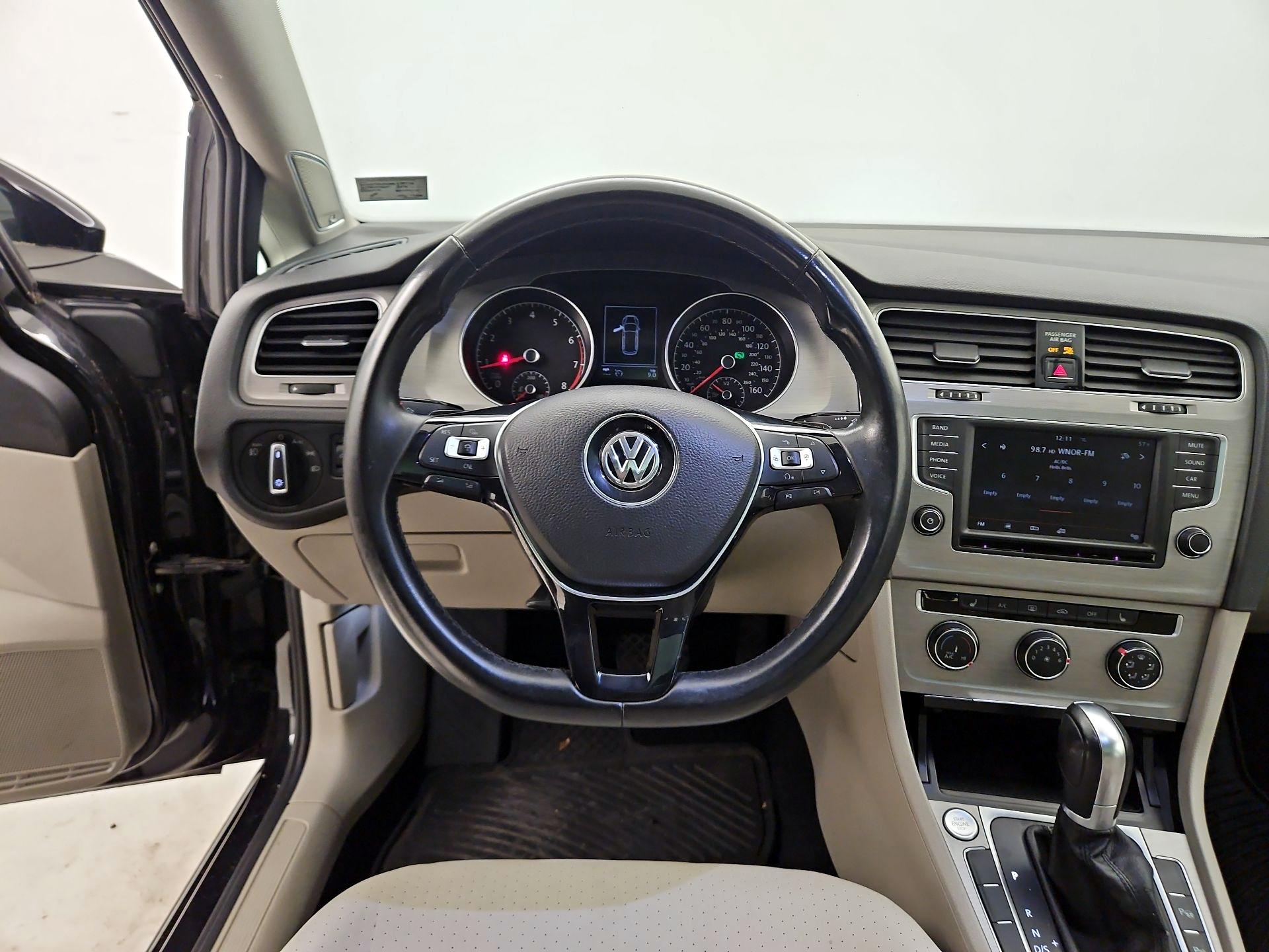 Thumbnail: 2016 Volkswagen Golf - 10
