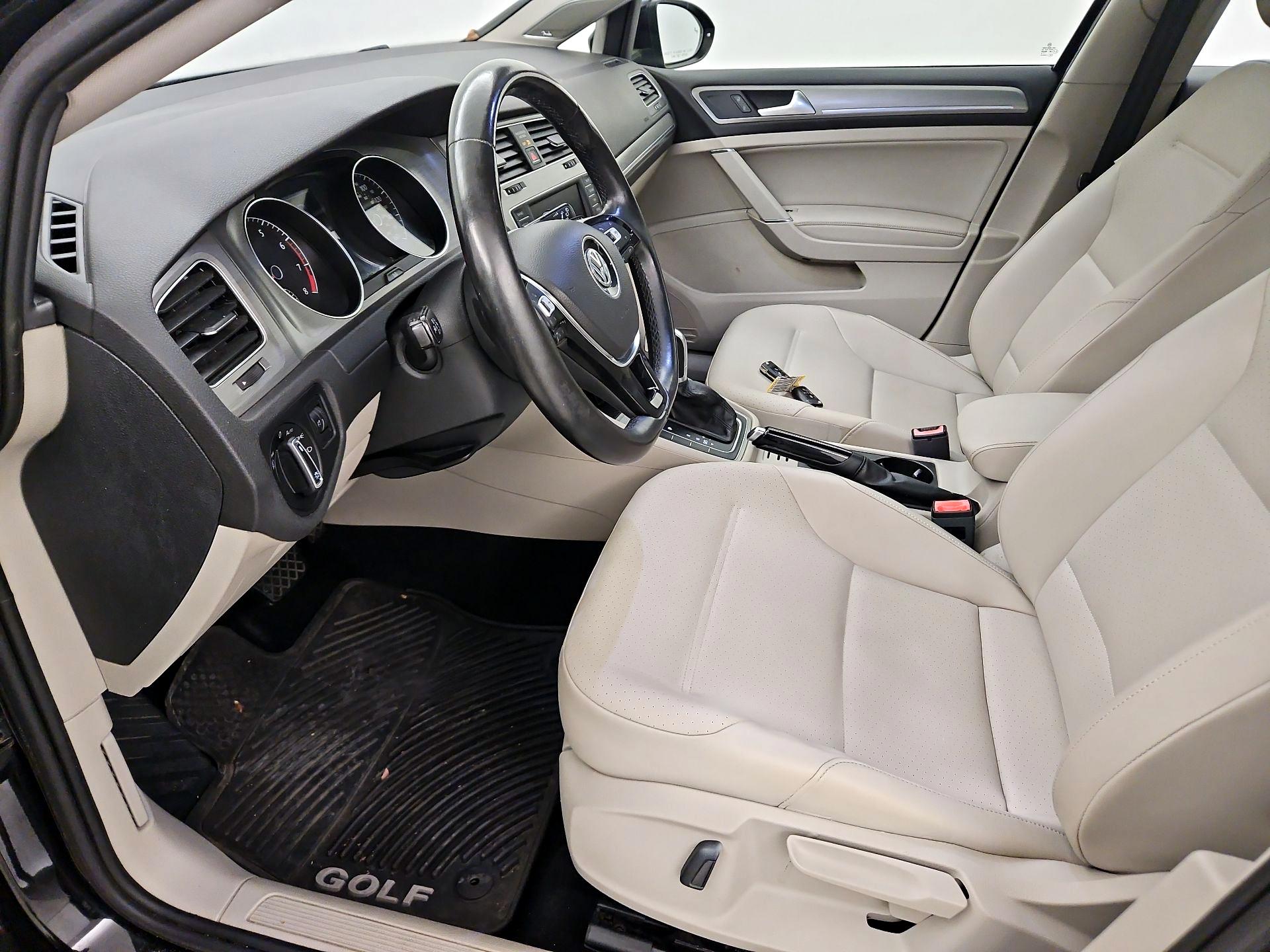 Thumbnail: 2016 Volkswagen Golf - 11