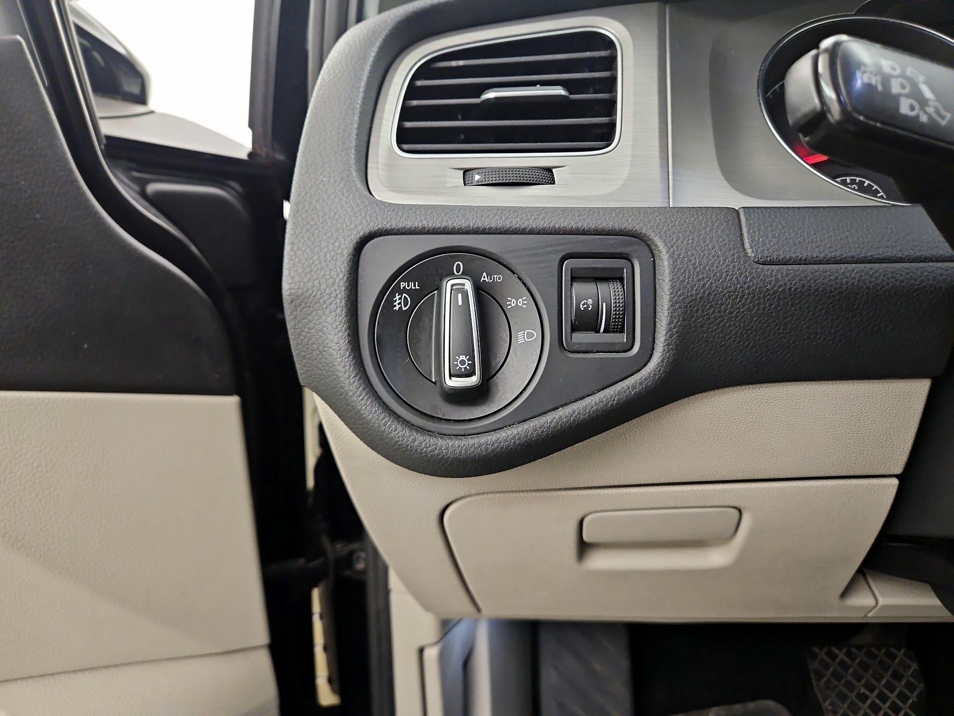 Thumbnail: 2016 Volkswagen Golf - 13