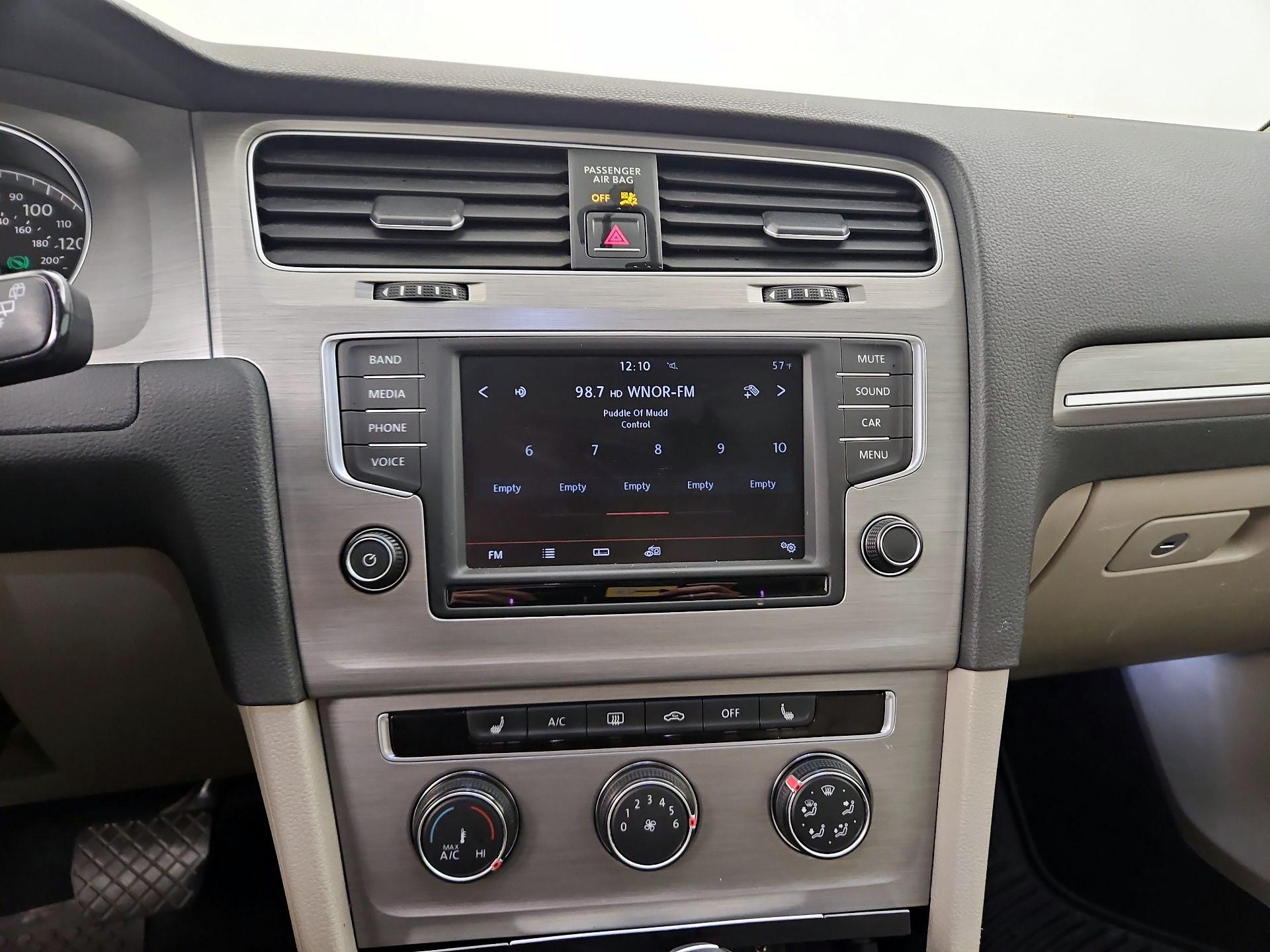 Thumbnail: 2016 Volkswagen Golf - 15