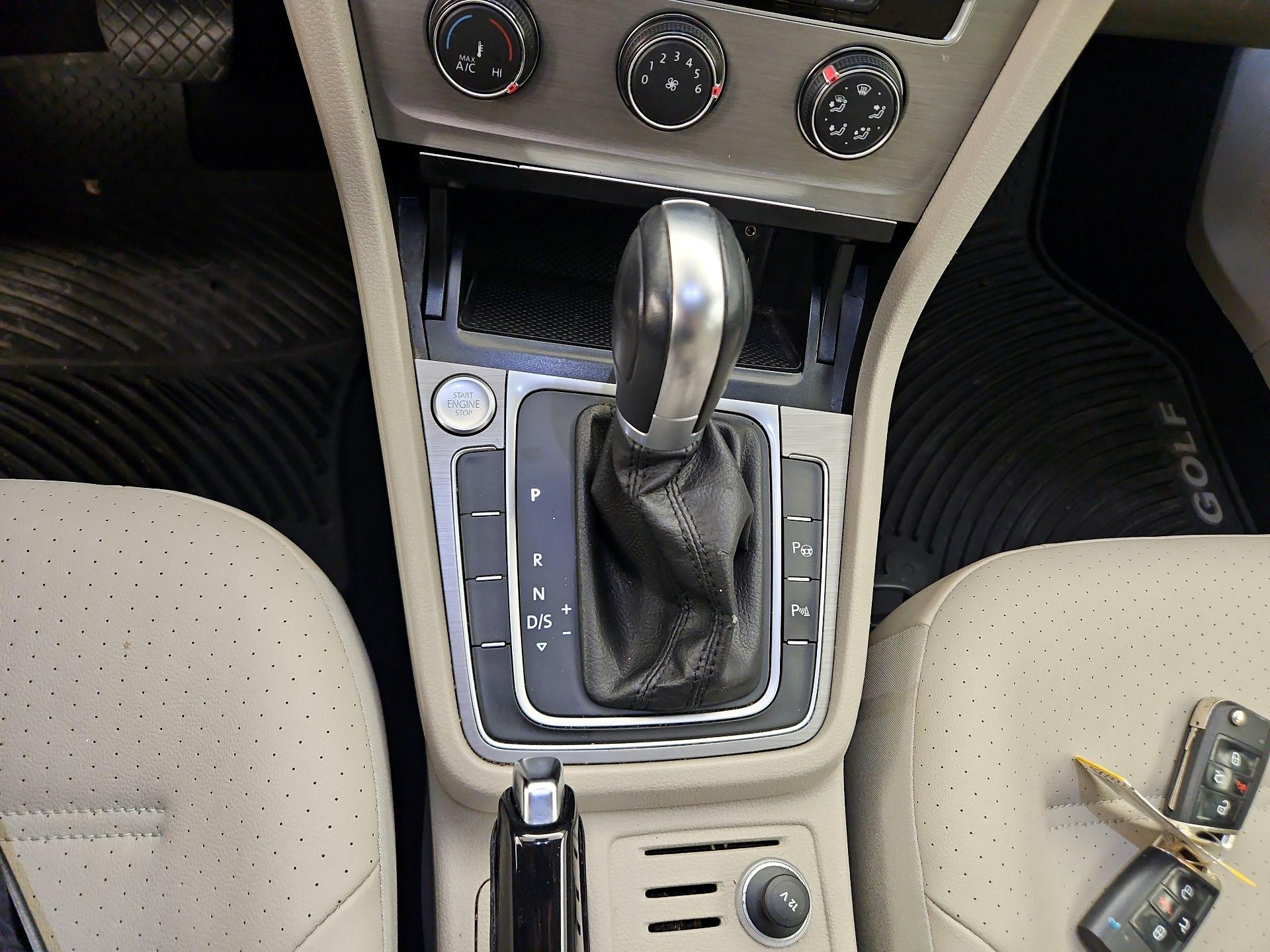 Thumbnail: 2016 Volkswagen Golf - 17