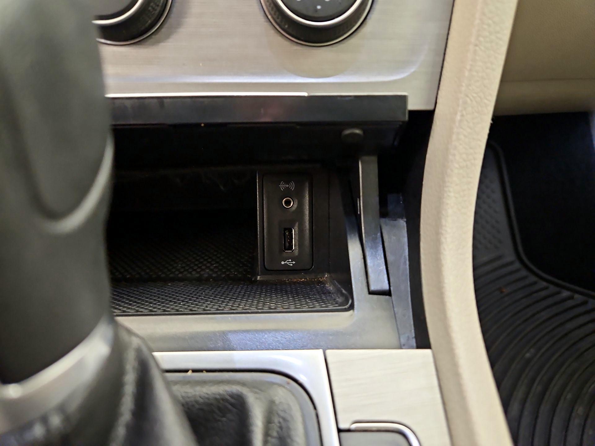 Thumbnail: 2016 Volkswagen Golf - 18