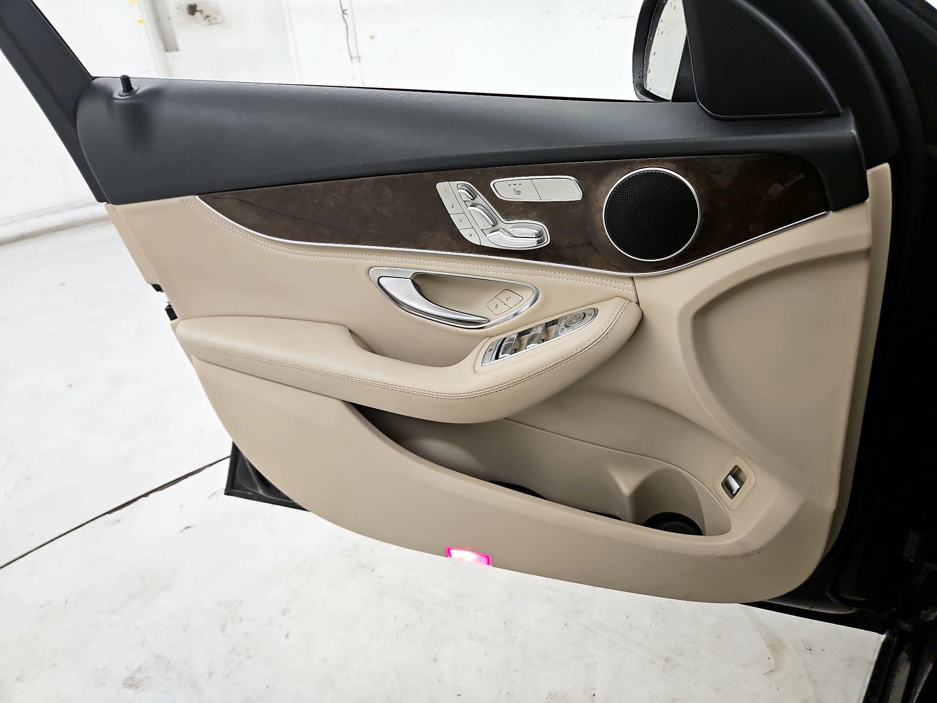 Thumbnail: 2016 Mercedes-Benz C-Class - 12