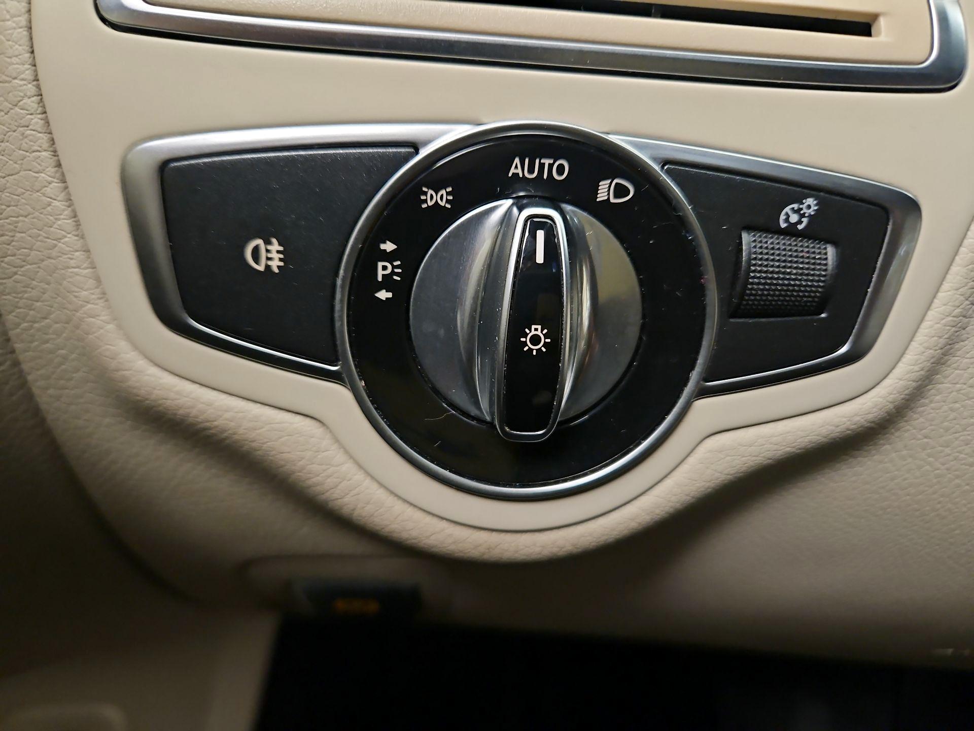 Thumbnail: 2016 Mercedes-Benz C-Class - 13