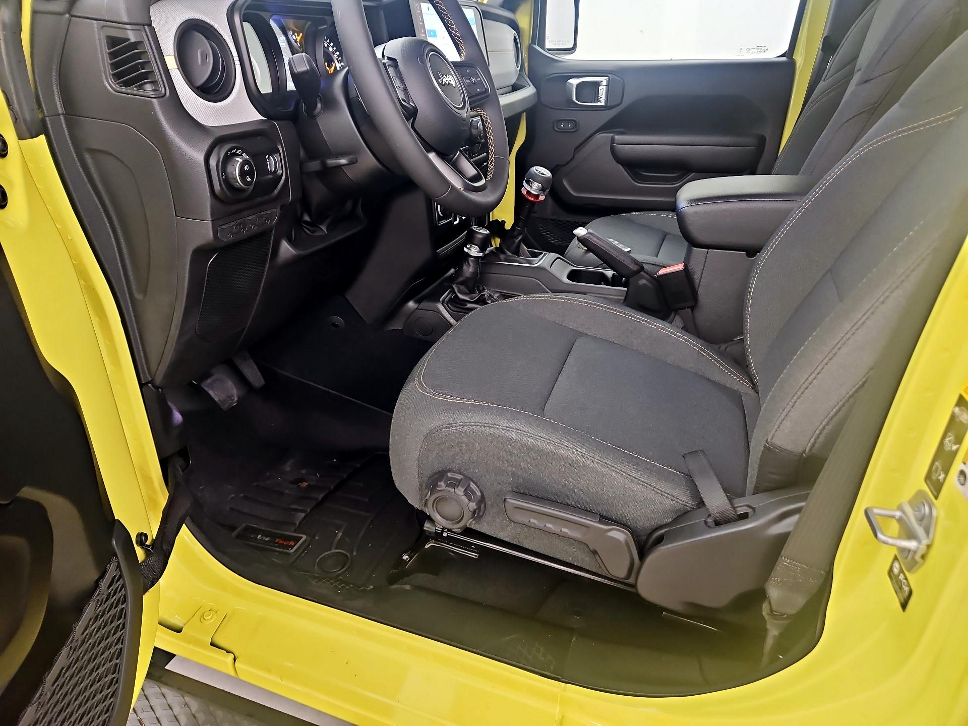 Thumbnail: 2024 Jeep Gladiator - 11