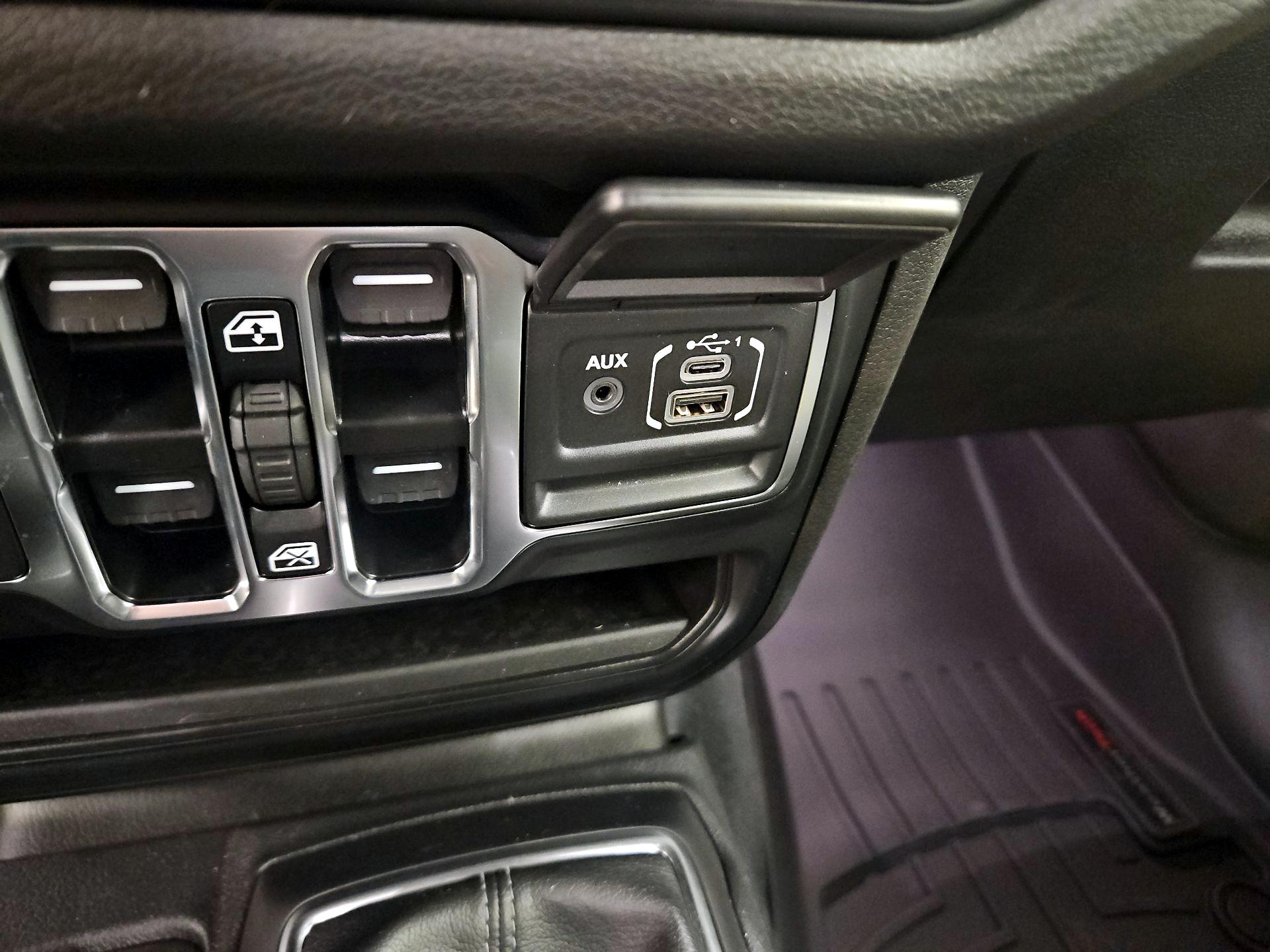 Thumbnail: 2024 Jeep Gladiator - 18