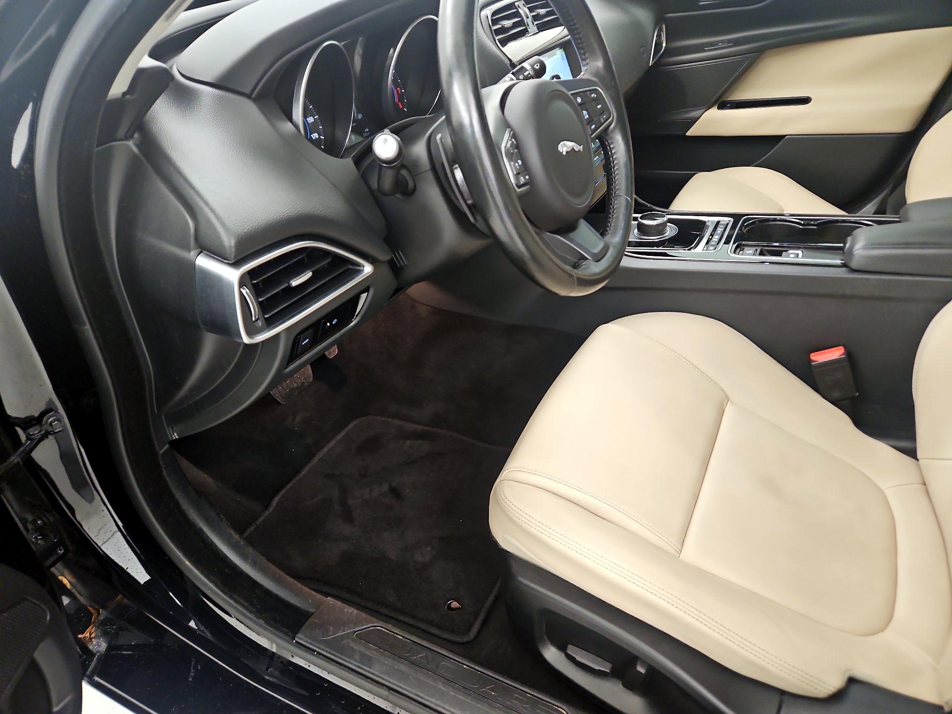 Thumbnail: 2017 Jaguar XE - 11