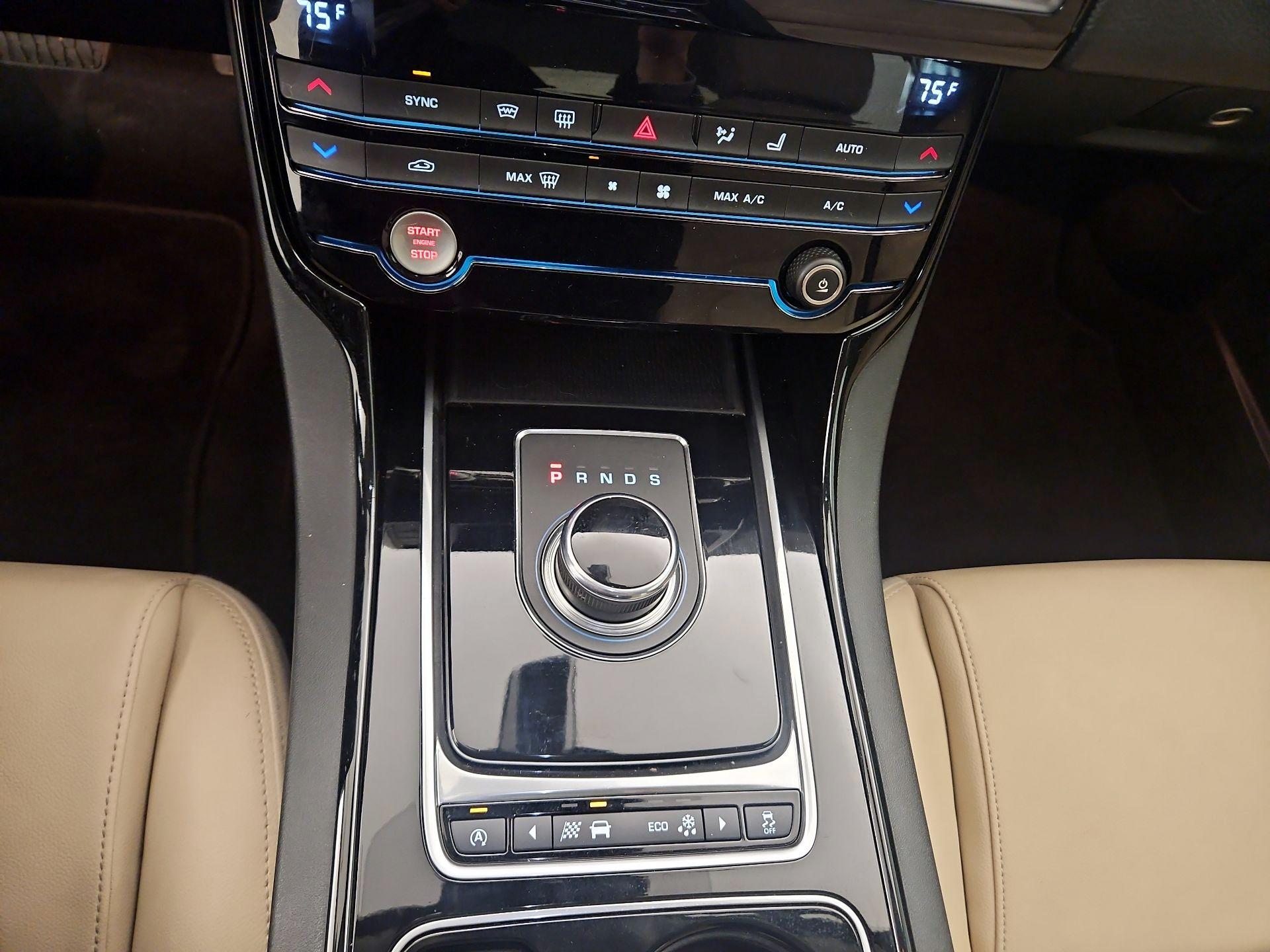 Thumbnail: 2017 Jaguar XE - 18