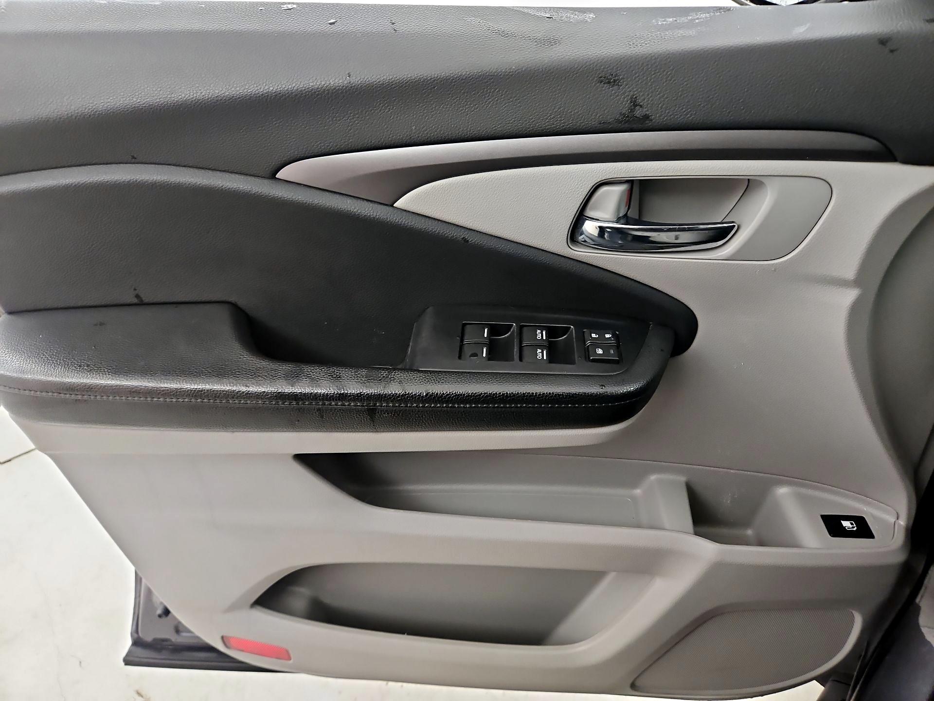 Thumbnail: 2019 Honda Pilot - 12