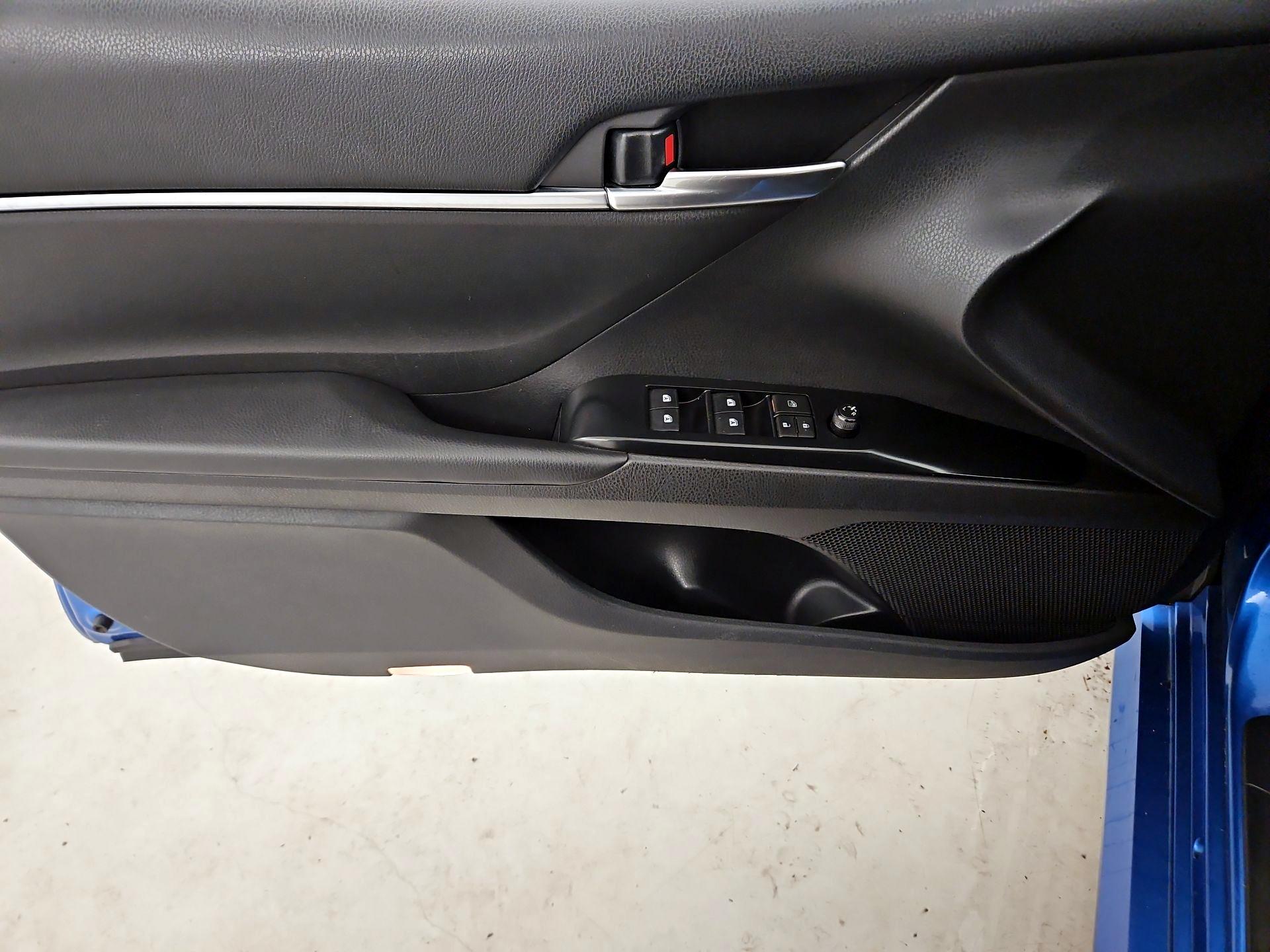 Thumbnail: 2019 Toyota Camry - 12