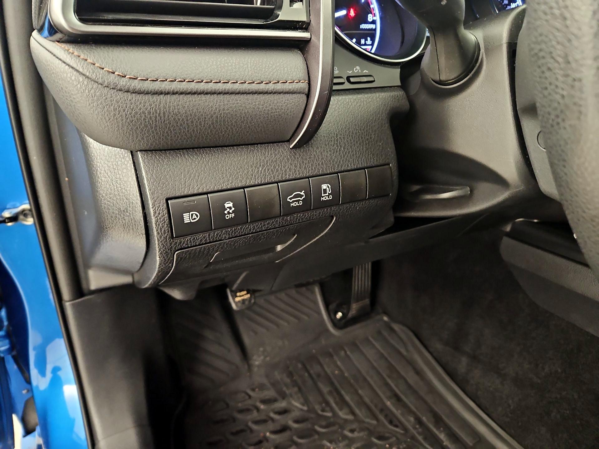 Thumbnail: 2019 Toyota Camry - 13