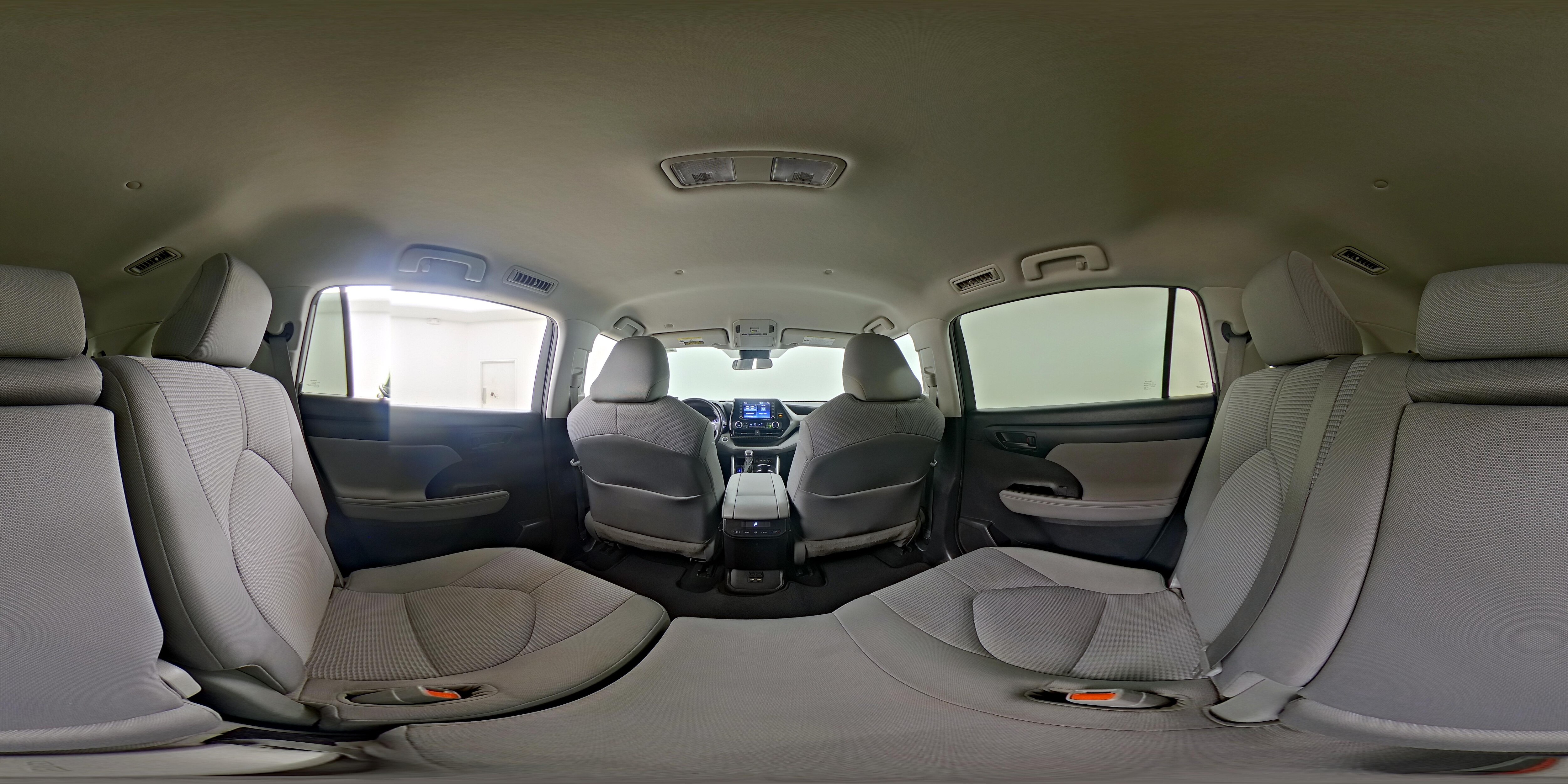 2021 Toyota Highlander LE - Photo 25