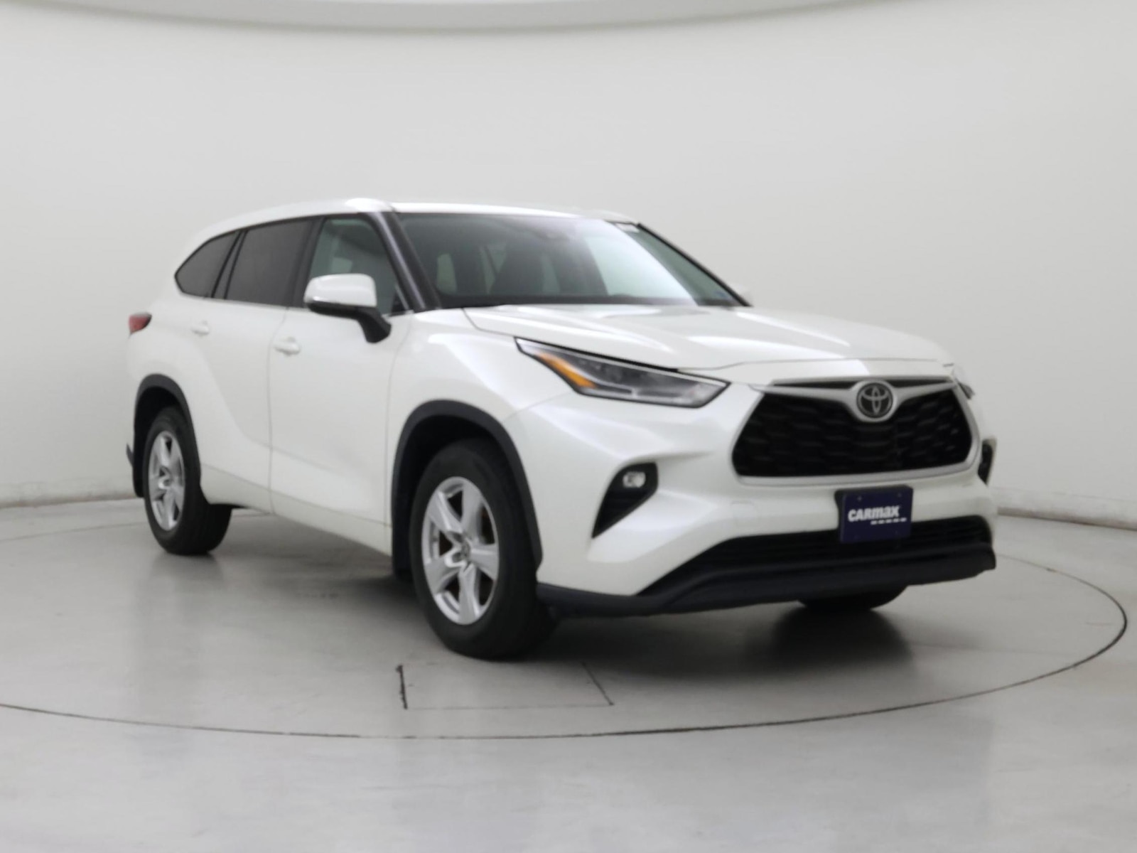 2021 Toyota Highlander LE - Photo 2