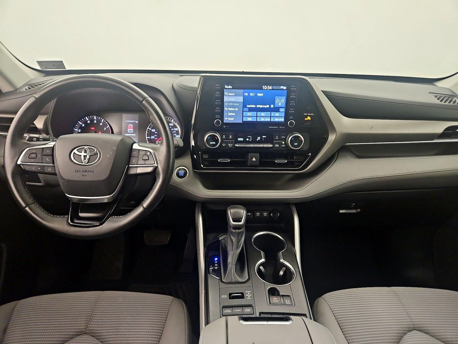 2021 Toyota Highlander LE - Photo 10