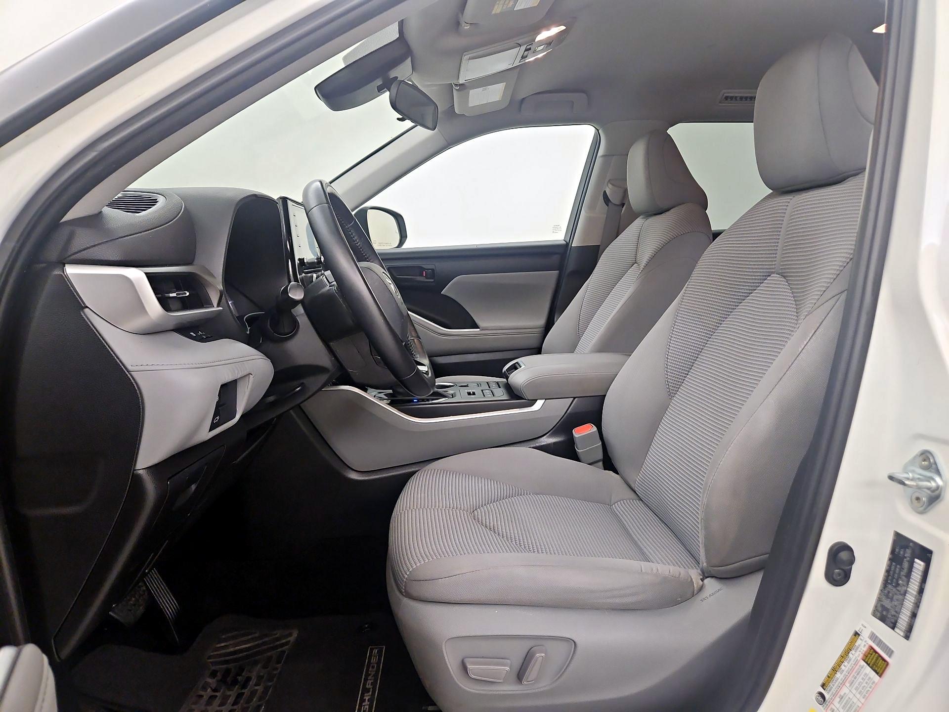 Thumbnail: 2021 Toyota Highlander - 11