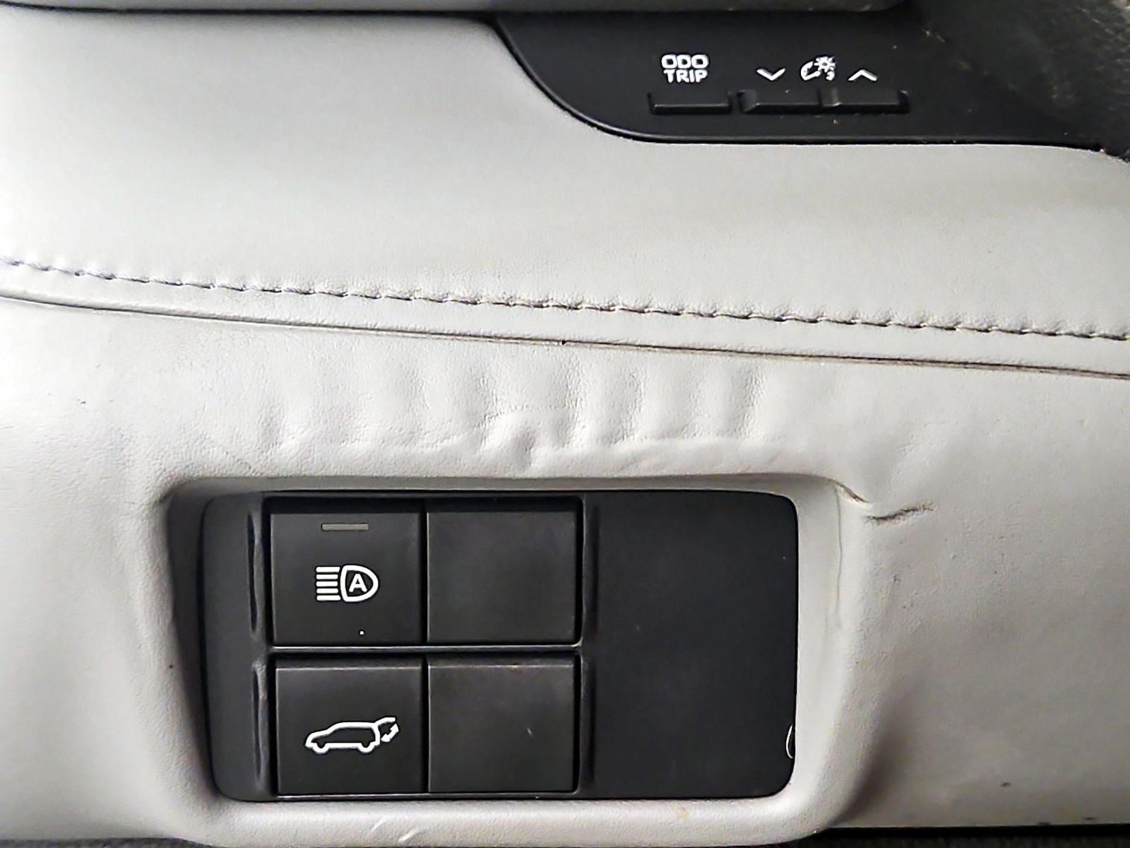 2021 Toyota Highlander LE - Photo 14