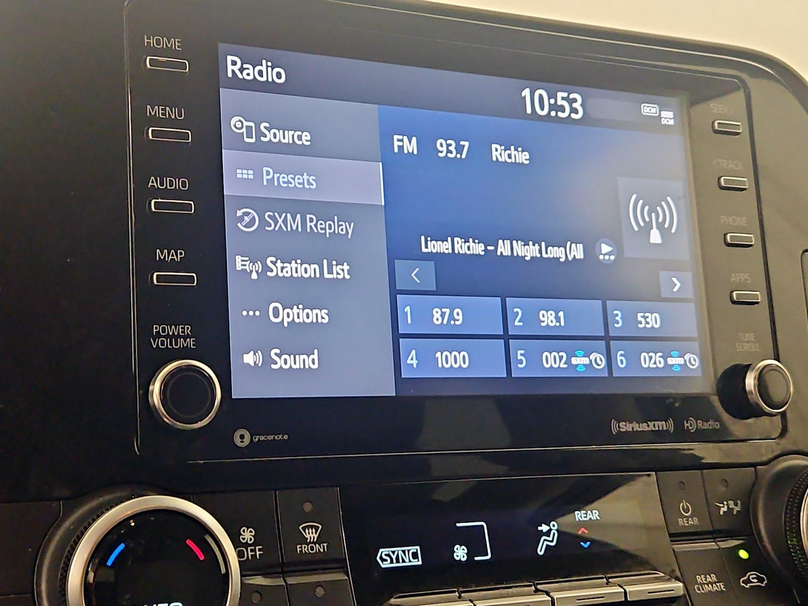 2021 Toyota Highlander LE - Photo 16