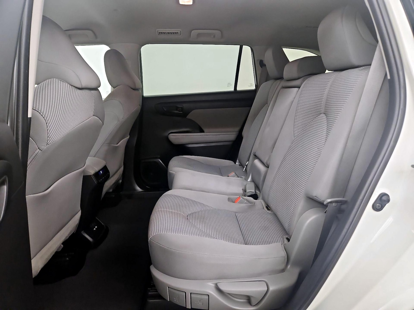 2021 Toyota Highlander LE - Photo 20